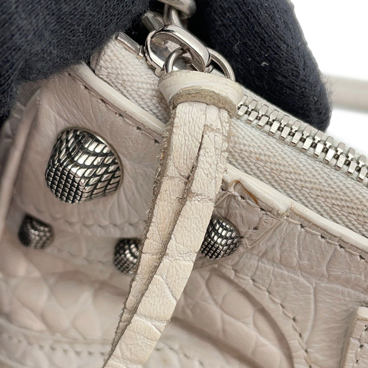 Balenciaga White Leather Shoulder Bag (Pre-Owned)