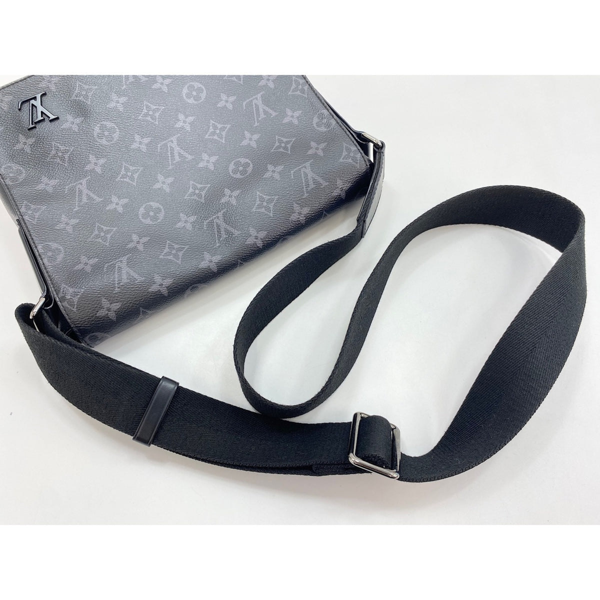 Louis Vuitton Black Shoulder Bag (Pre-Owned)