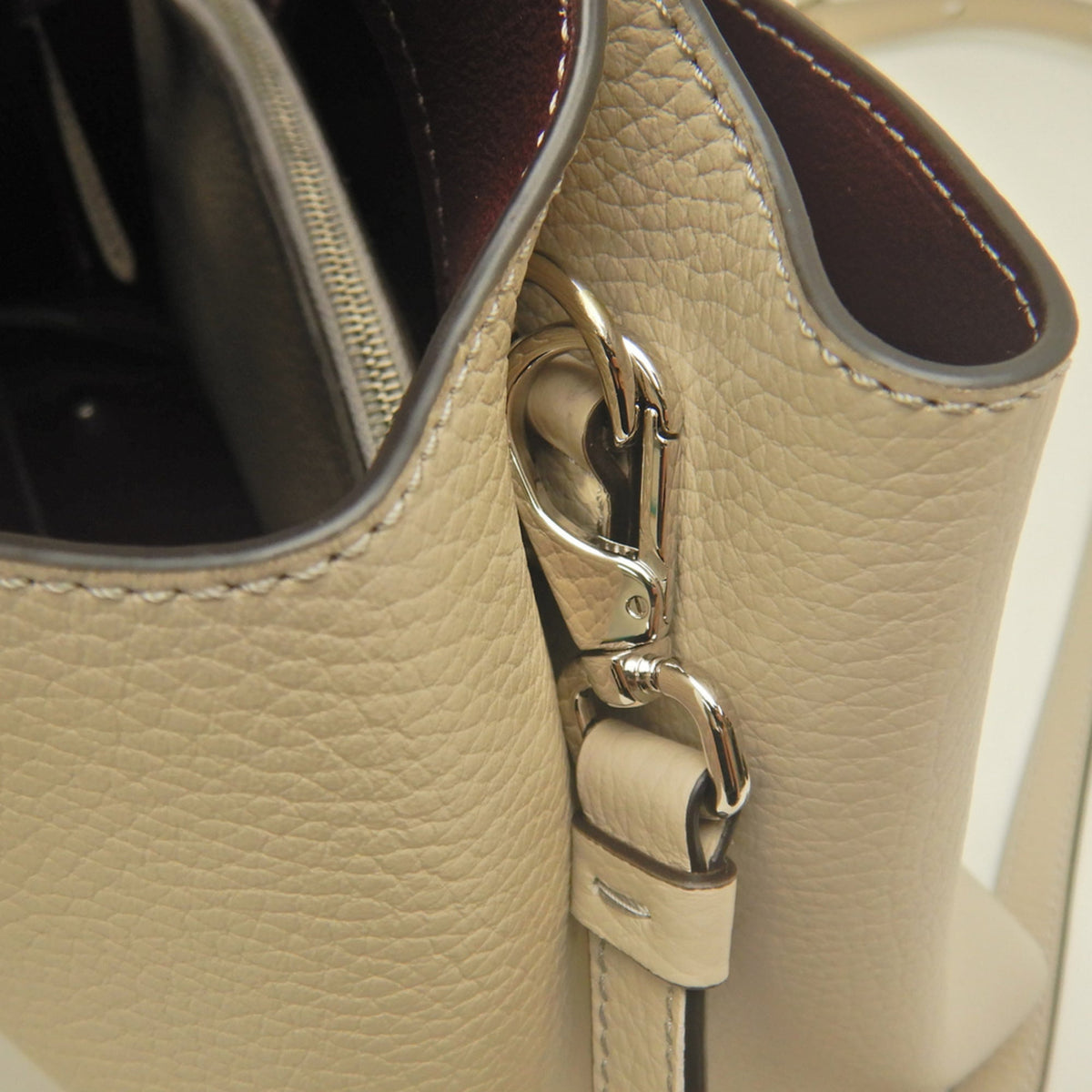Tod's Brown Leather Handbag (Pre-Owned)
