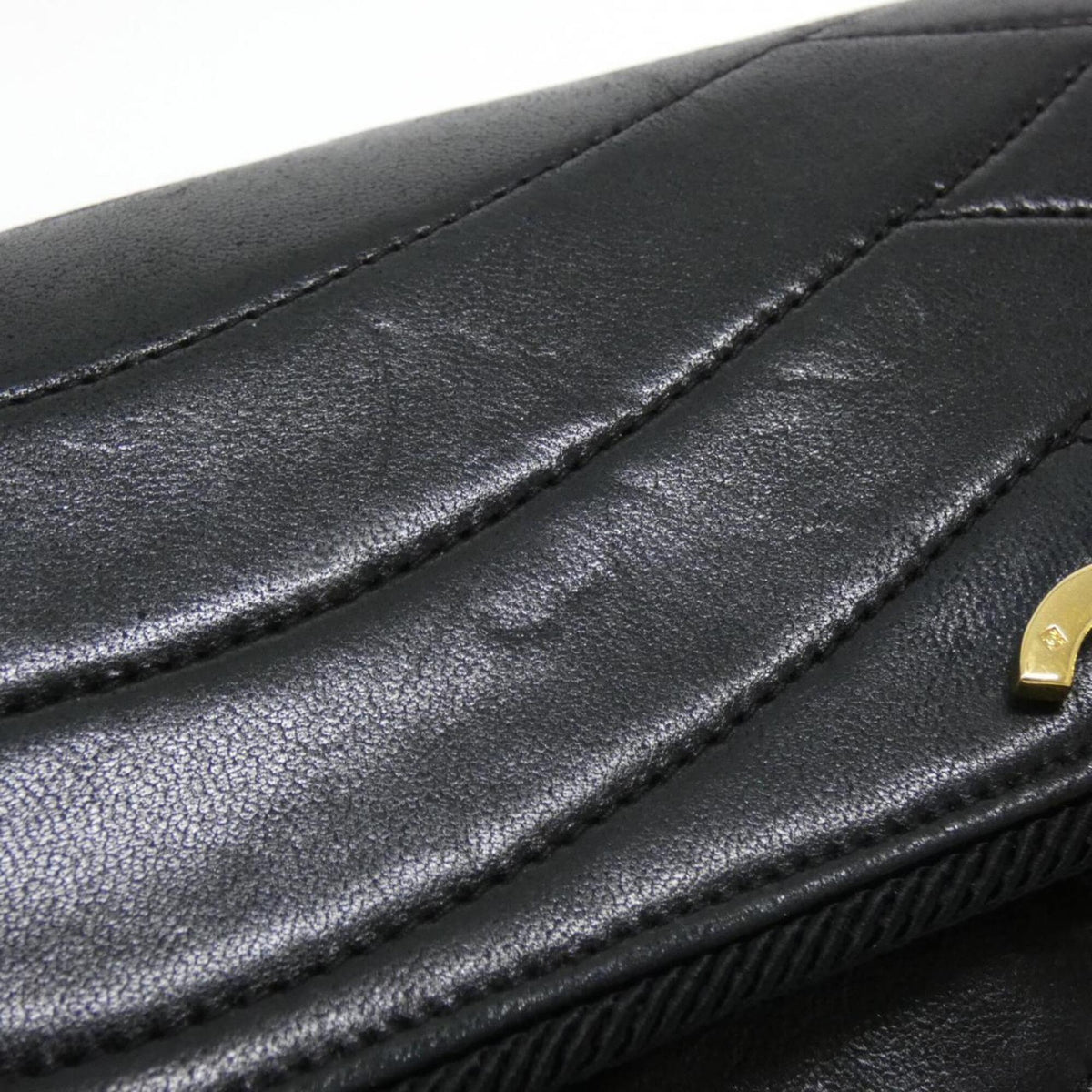 Chanel Black Leather Shoulder Bag (Pre-Owned)