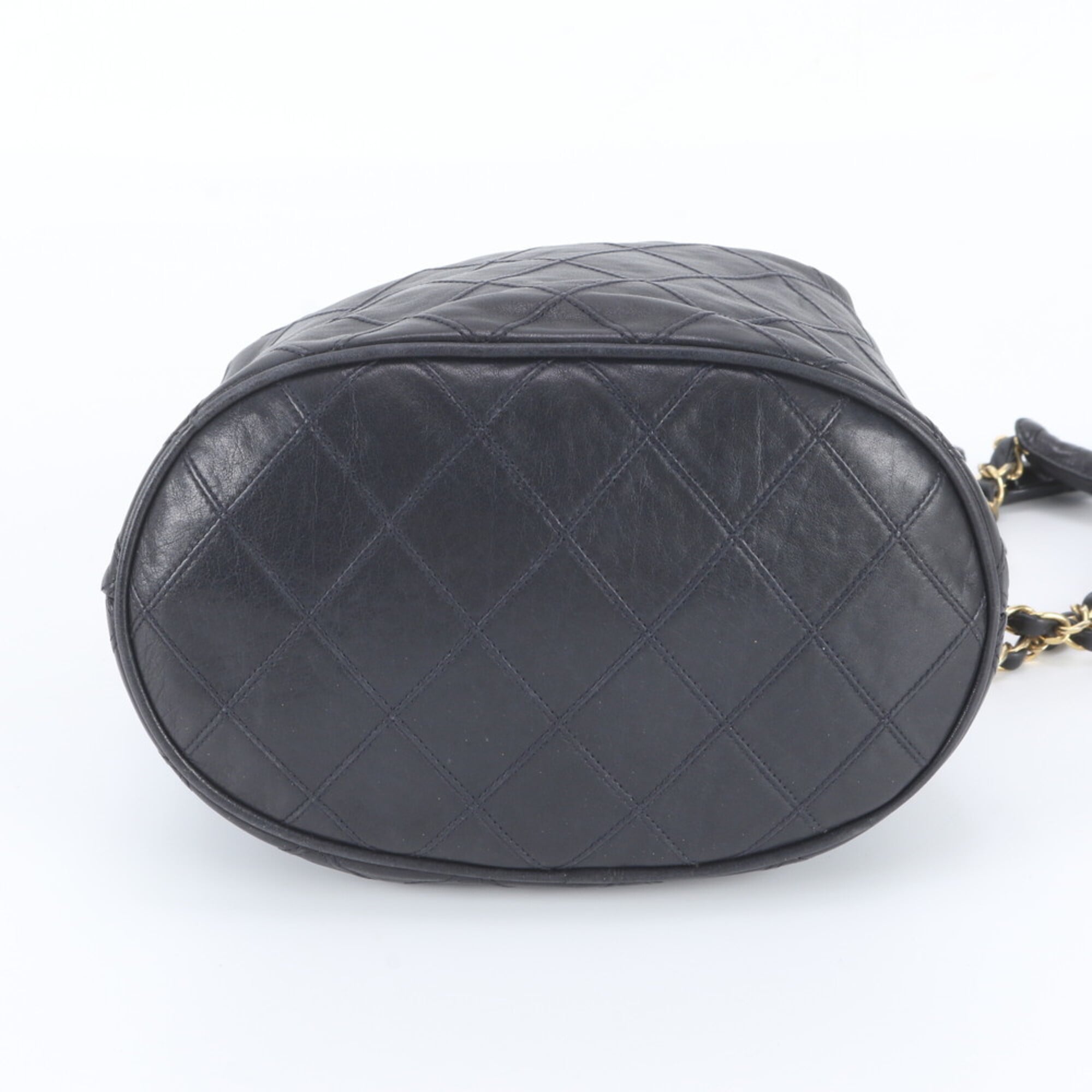 Chanel Black Leather Shoulder Bag (Pre-Owned)
