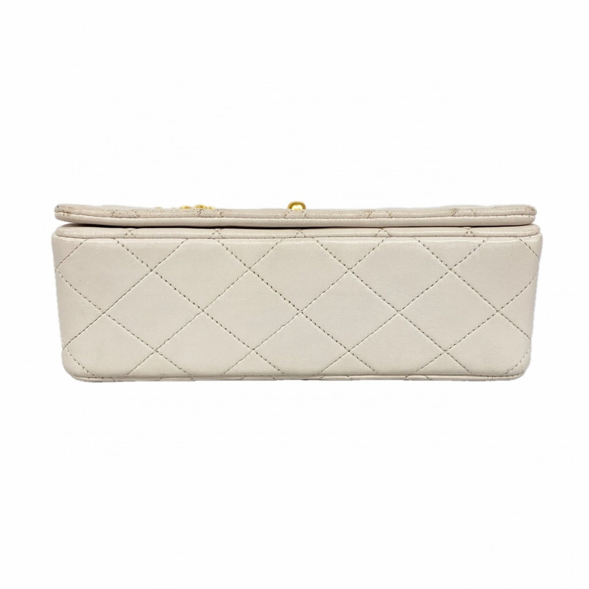 Chanel White Leather Shoulder Bag (Pre-Owned)
