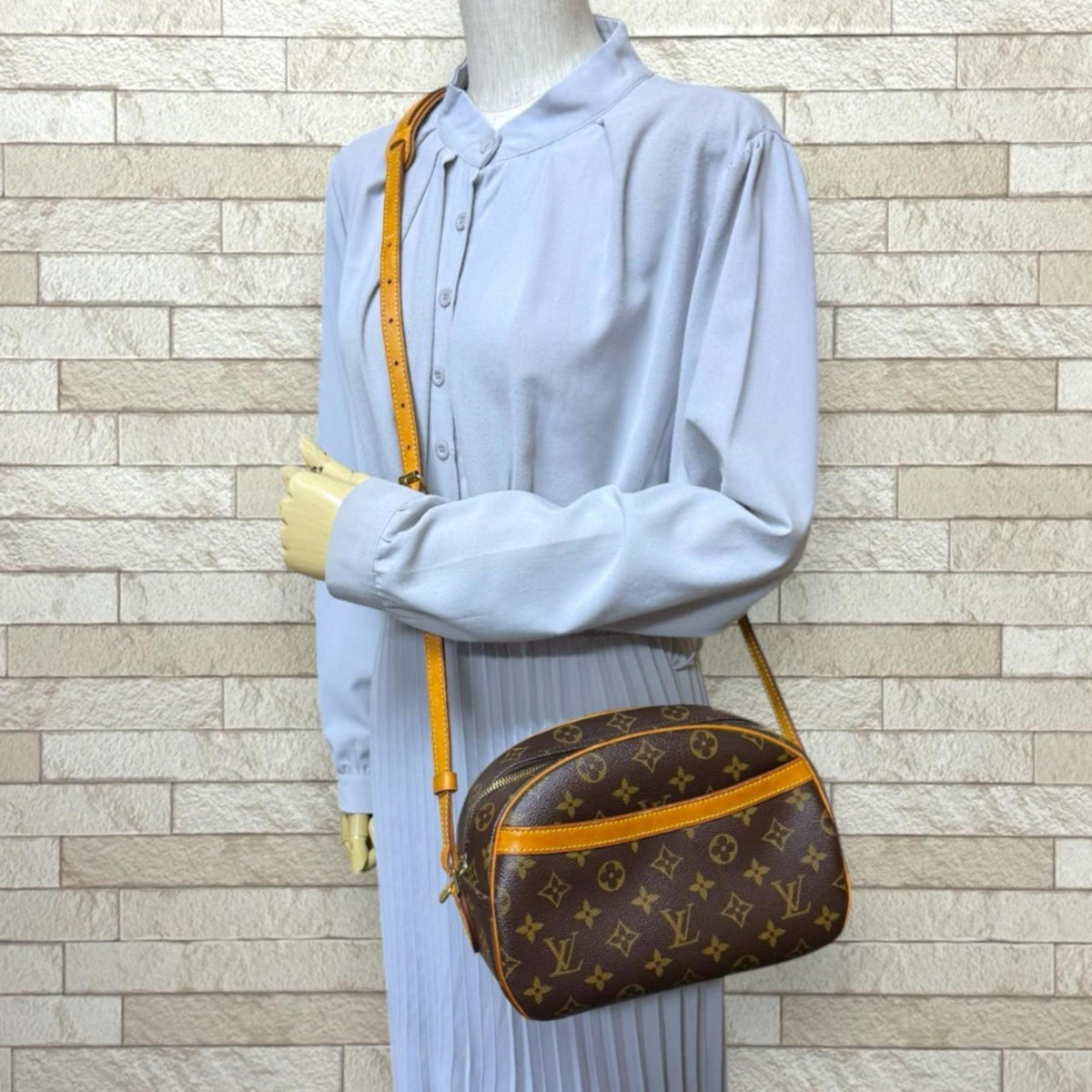 Louis Vuitton Monogram Brown Galle Monogram Or Monogram Shoulder Bag (Pre-Owned)