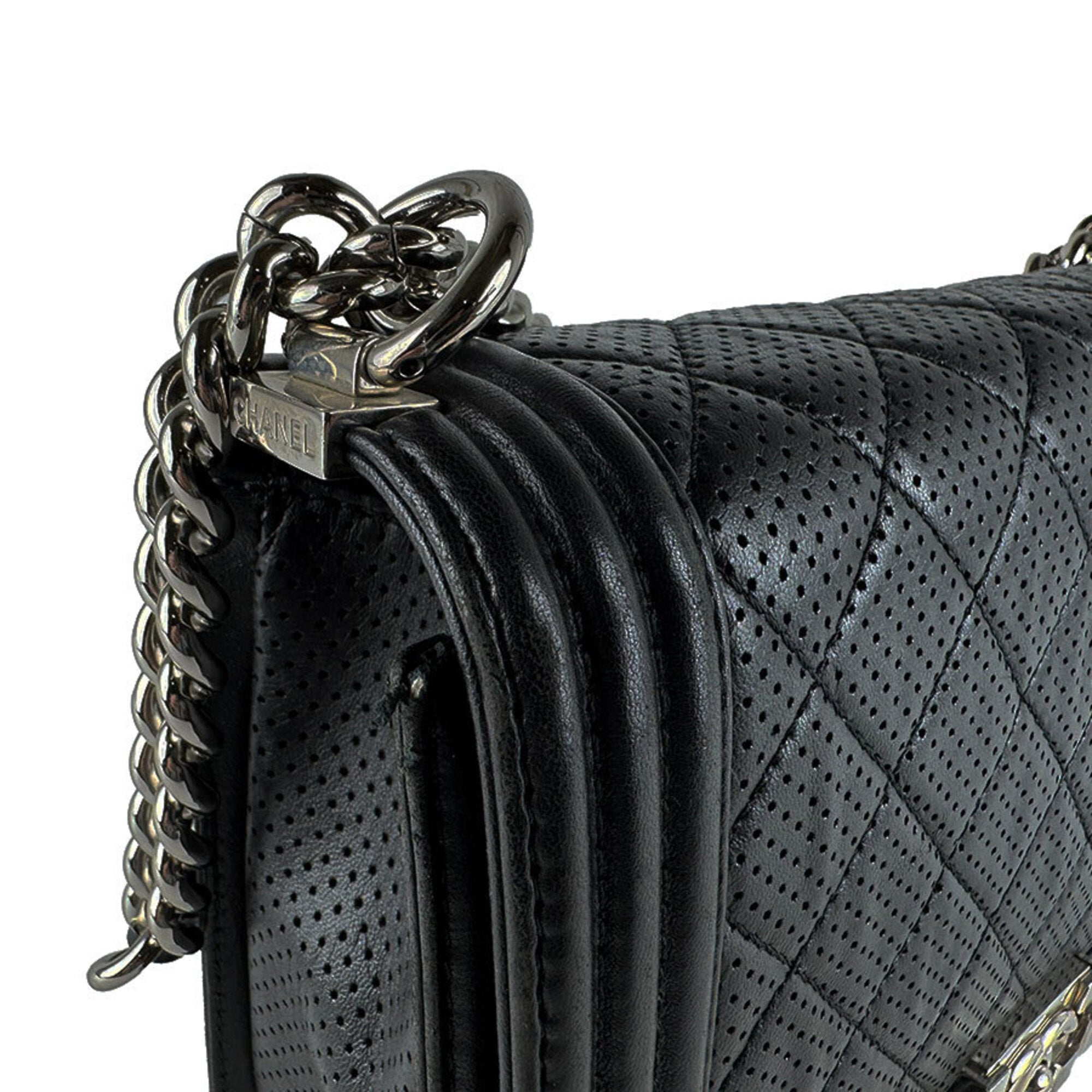Chanel Black Leather Shoulder Bag (Pre-Owned)