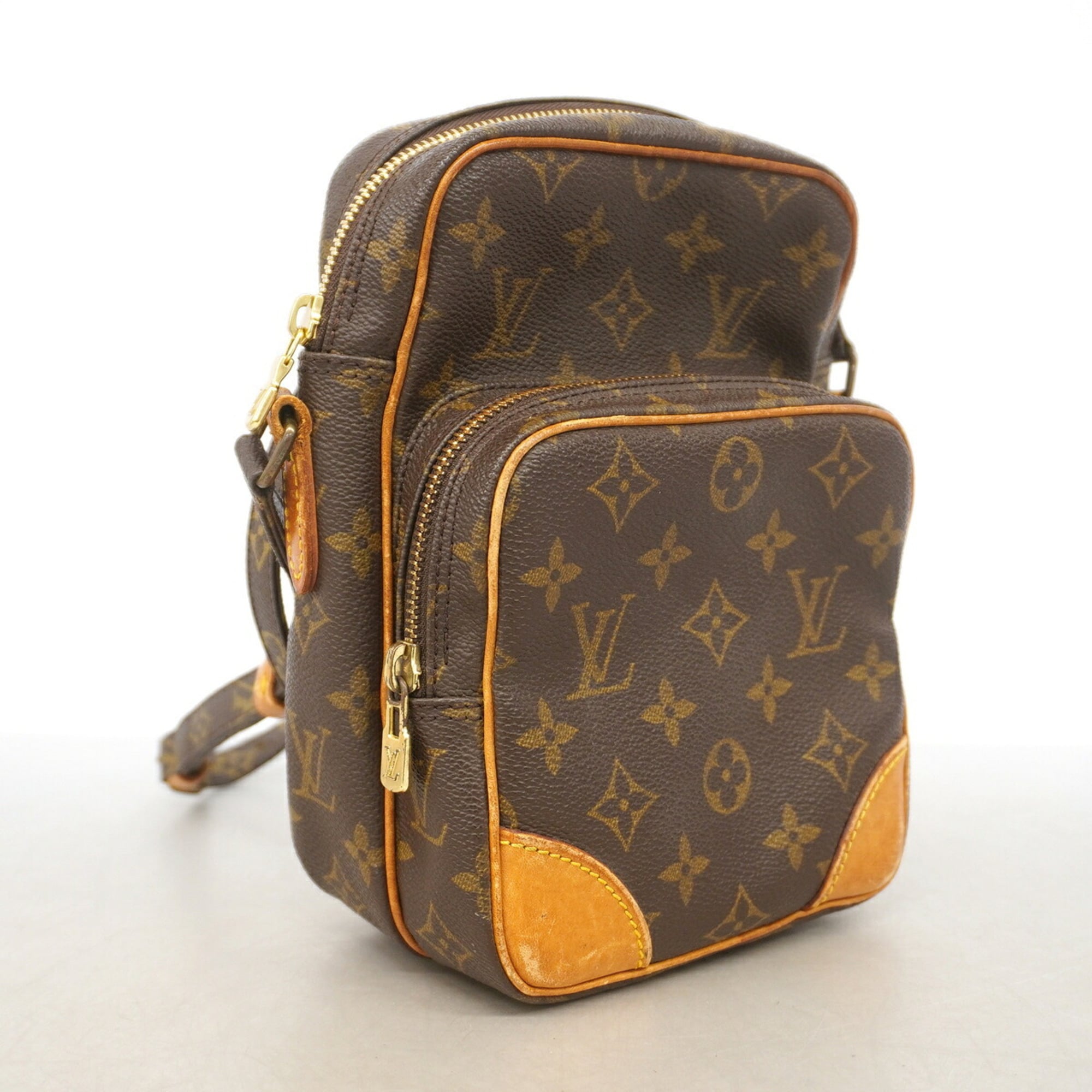 Louis Vuitton Brown Shoulder Bag (Pre-Owned)