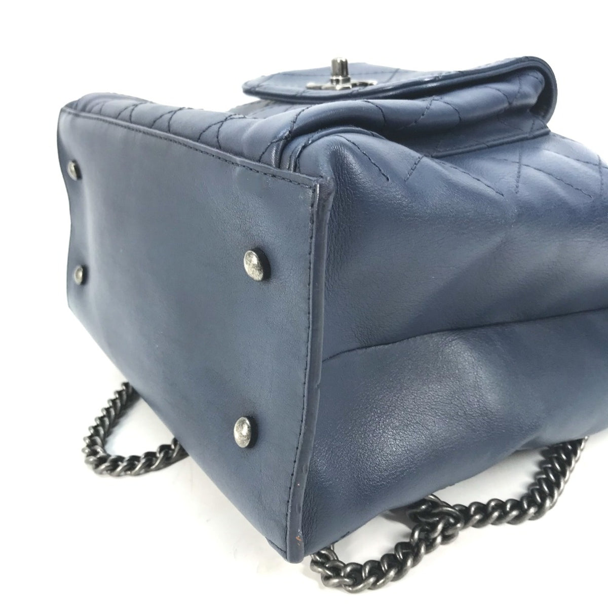 Chanel Blue Leather Shoulder Bag (Pre-Owned)