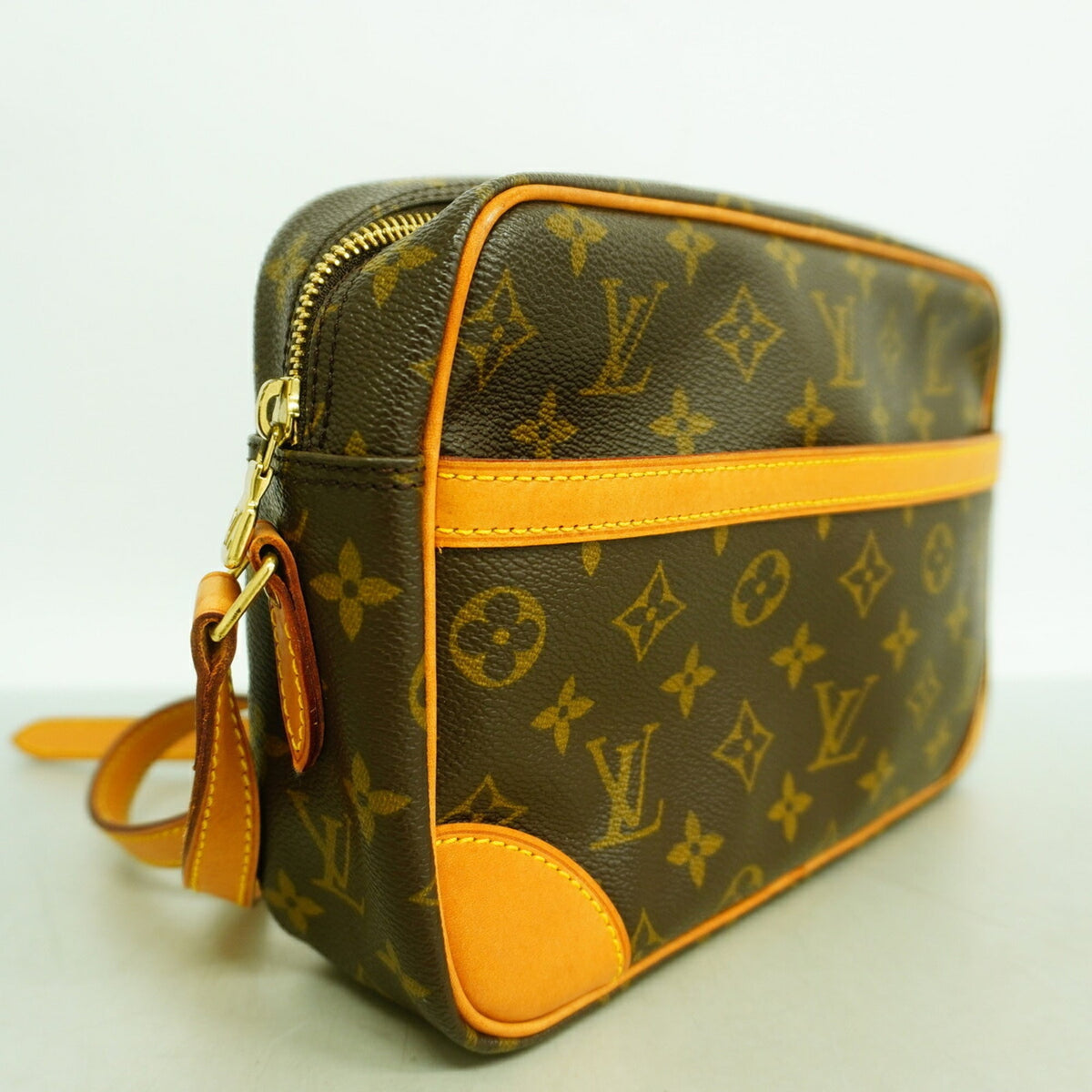 Louis Vuitton Brown Shoulder Bag (Pre-Owned)