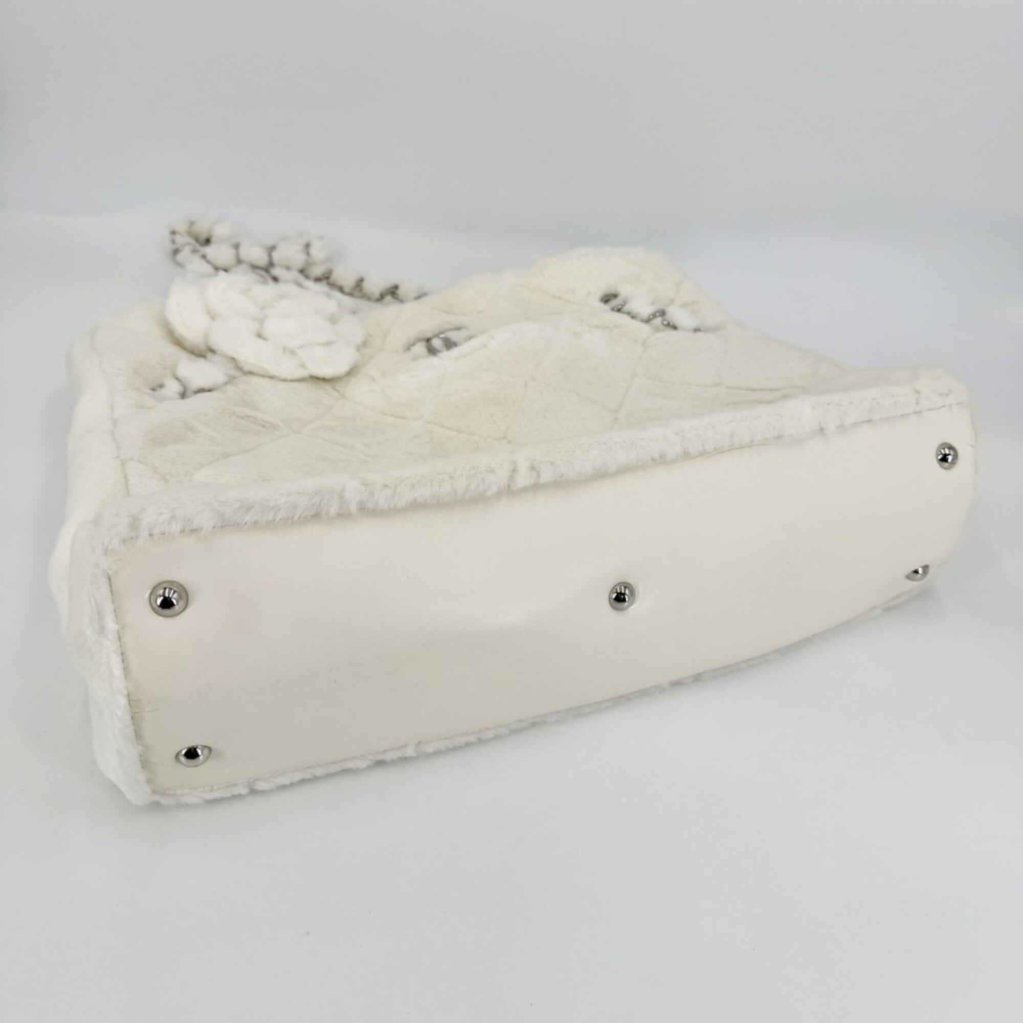 Chanel White Faux Fur Handbag Tote Bag (Pre-Owned)