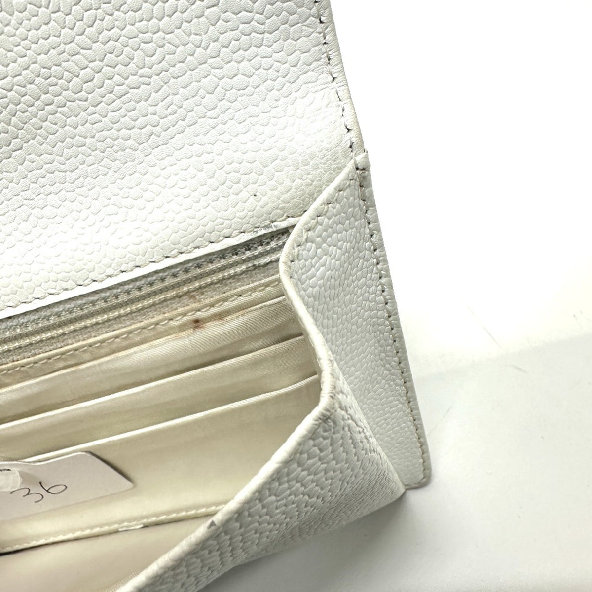 Chanel White Grained Calfskin Wallet (Bi-Fold) (Pre-Owned)