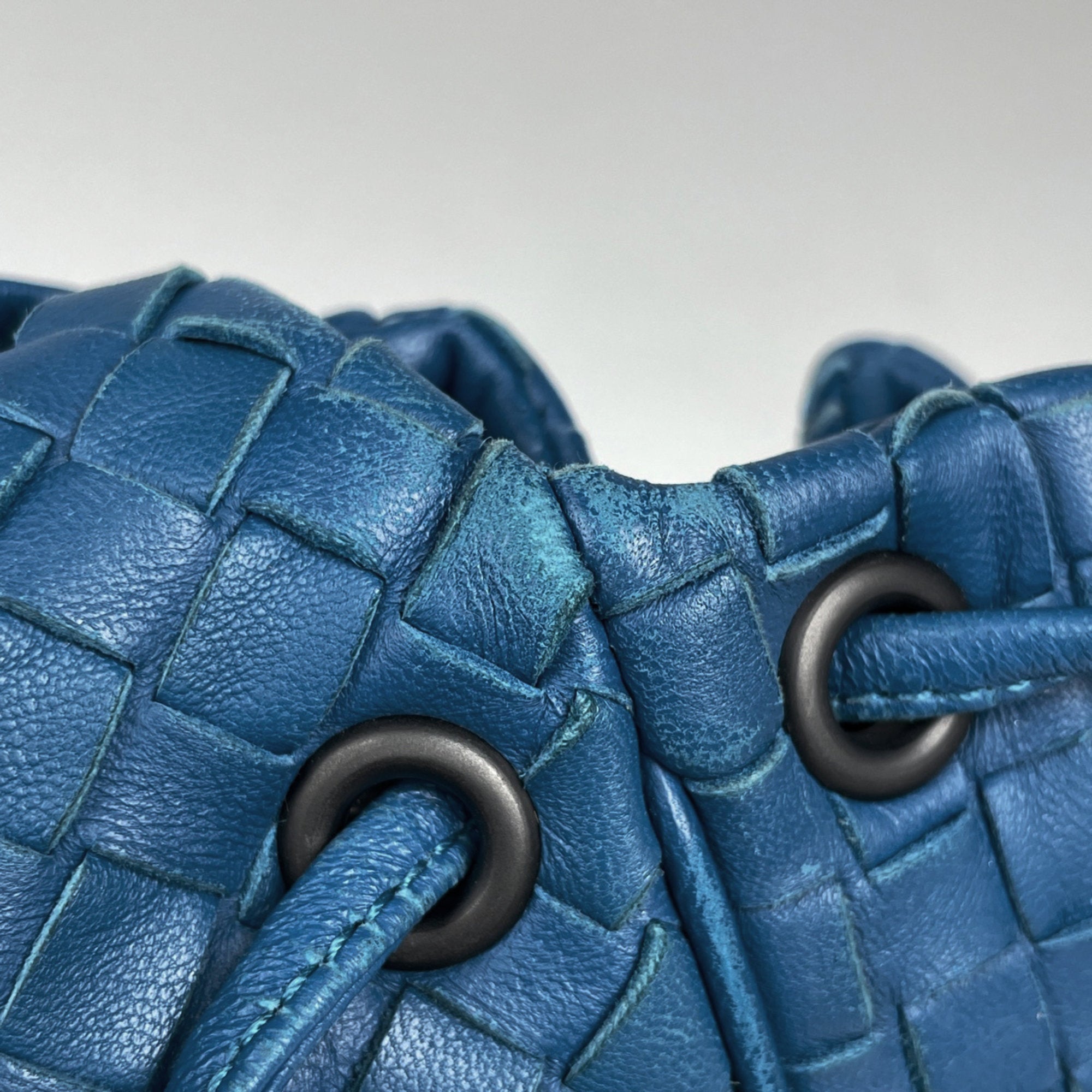 Bottega Veneta Blue Leather Shoulder Bag (Pre-Owned)