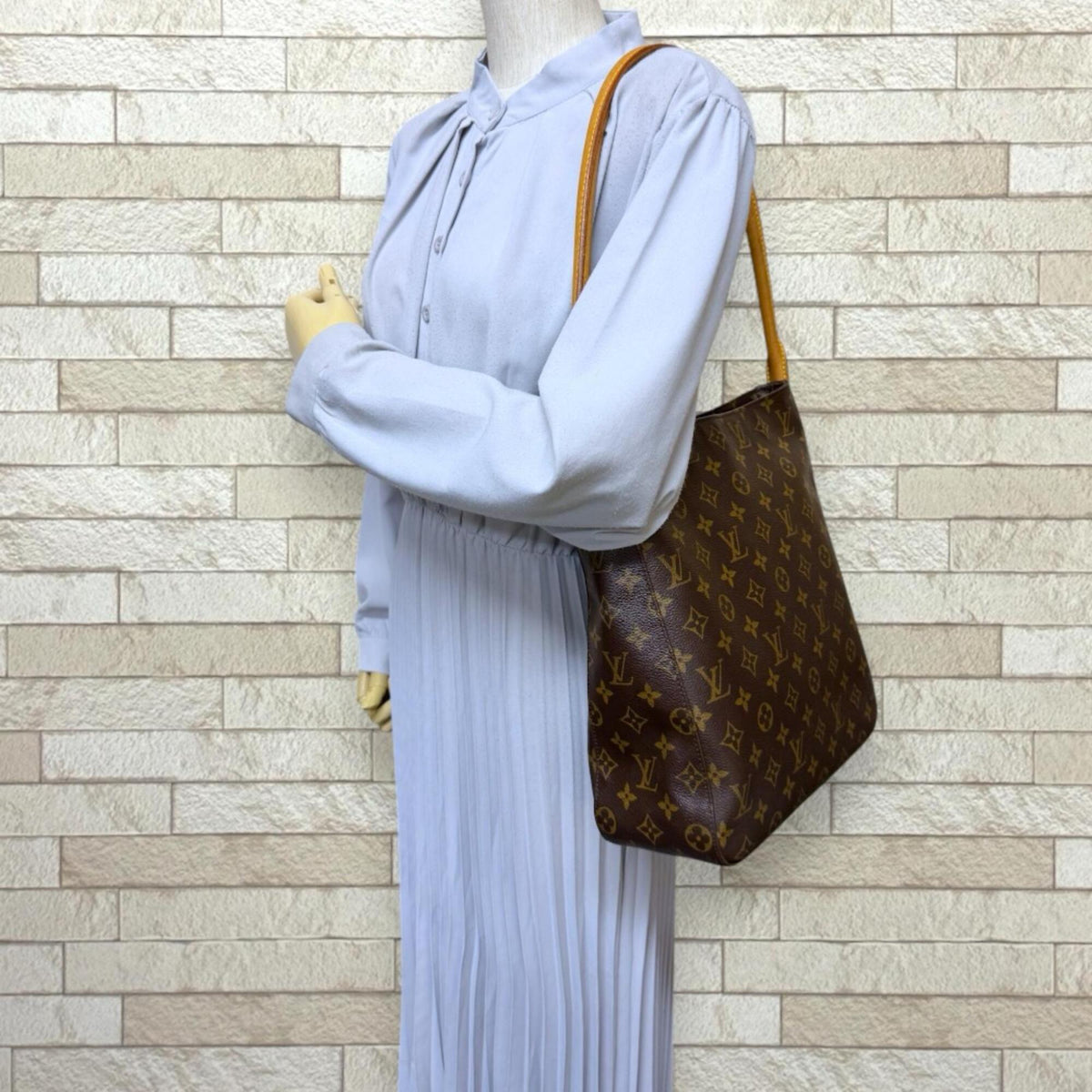 Louis Vuitton Brown Monogram Canvas Shoulder Bag (Pre-Owned)