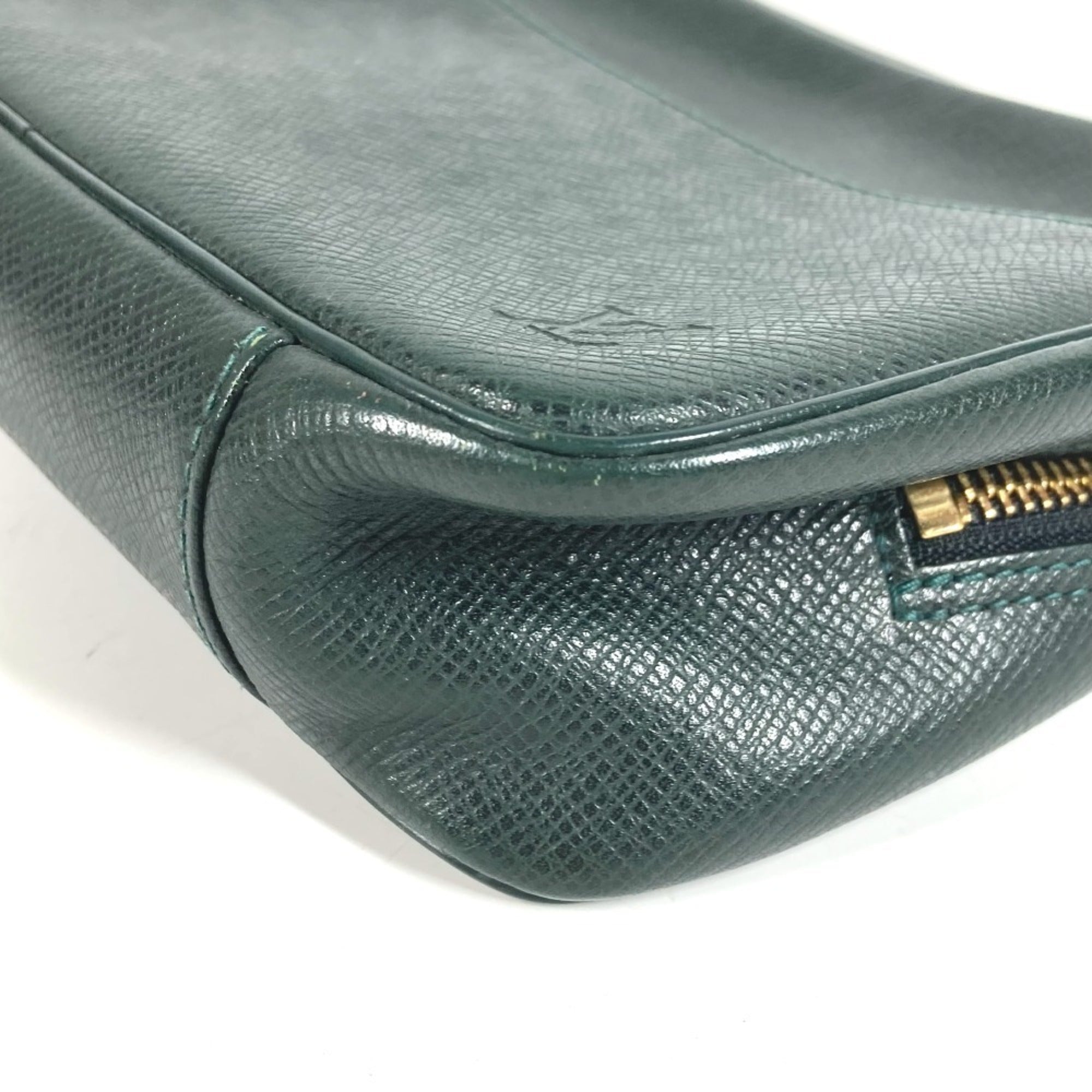 Louis Vuitton Taiga Episea Green Taiga Leather Clutch Bag Pouch (Pre-Owned)