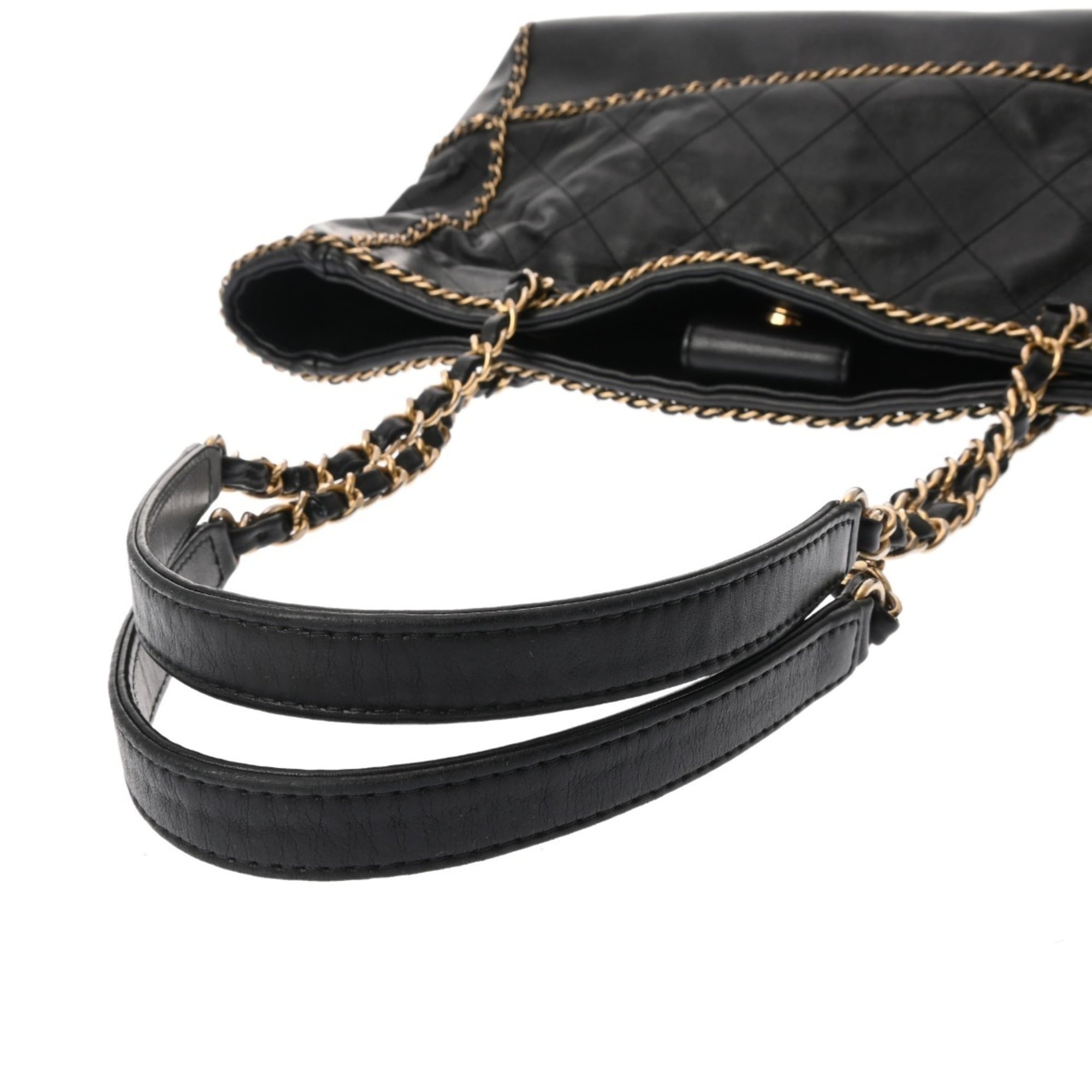 Chanel Matelasse Black Leather Handbag (Pre-Owned)