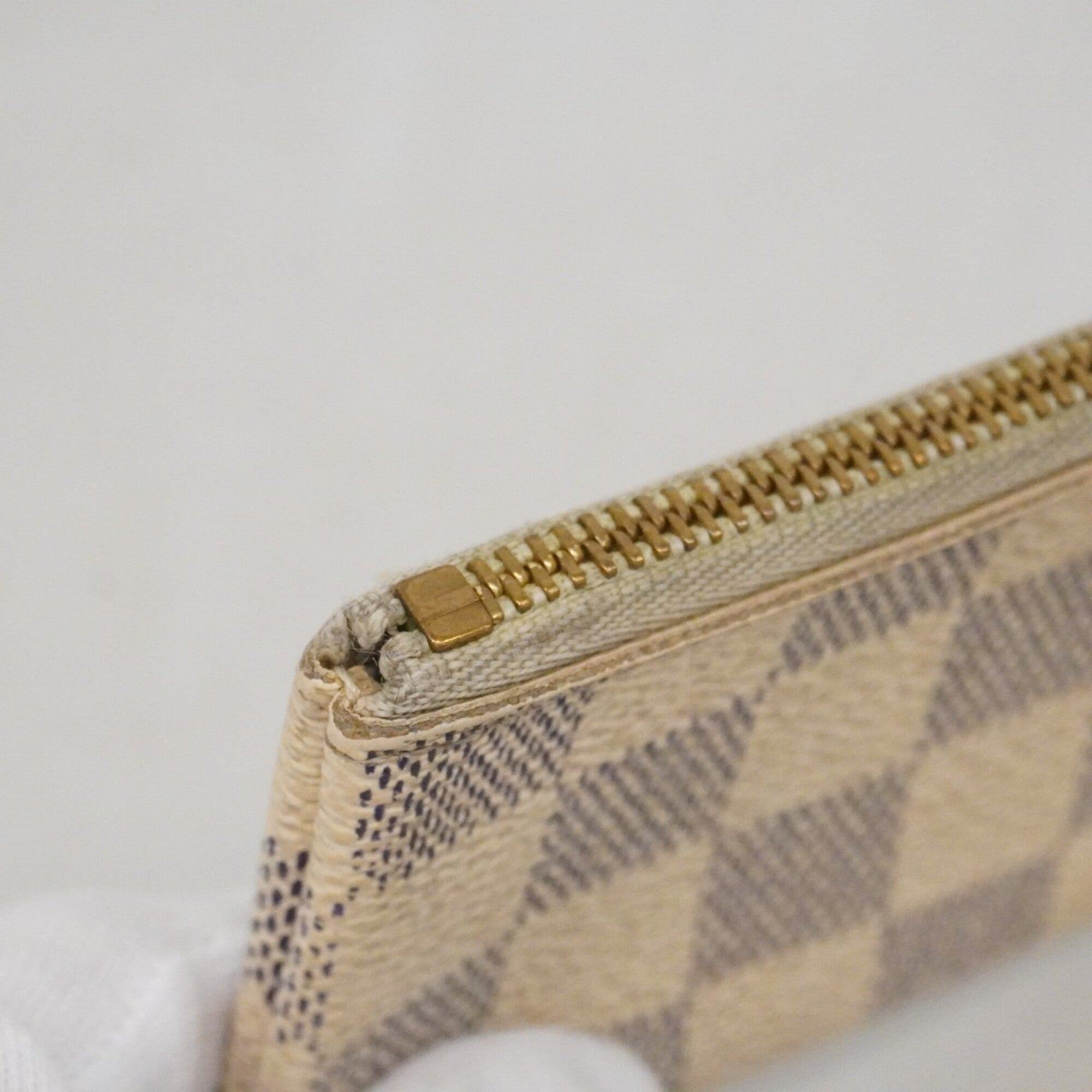 Louis Vuitton White Coin Purse/Coin Case (Pre-Owned)