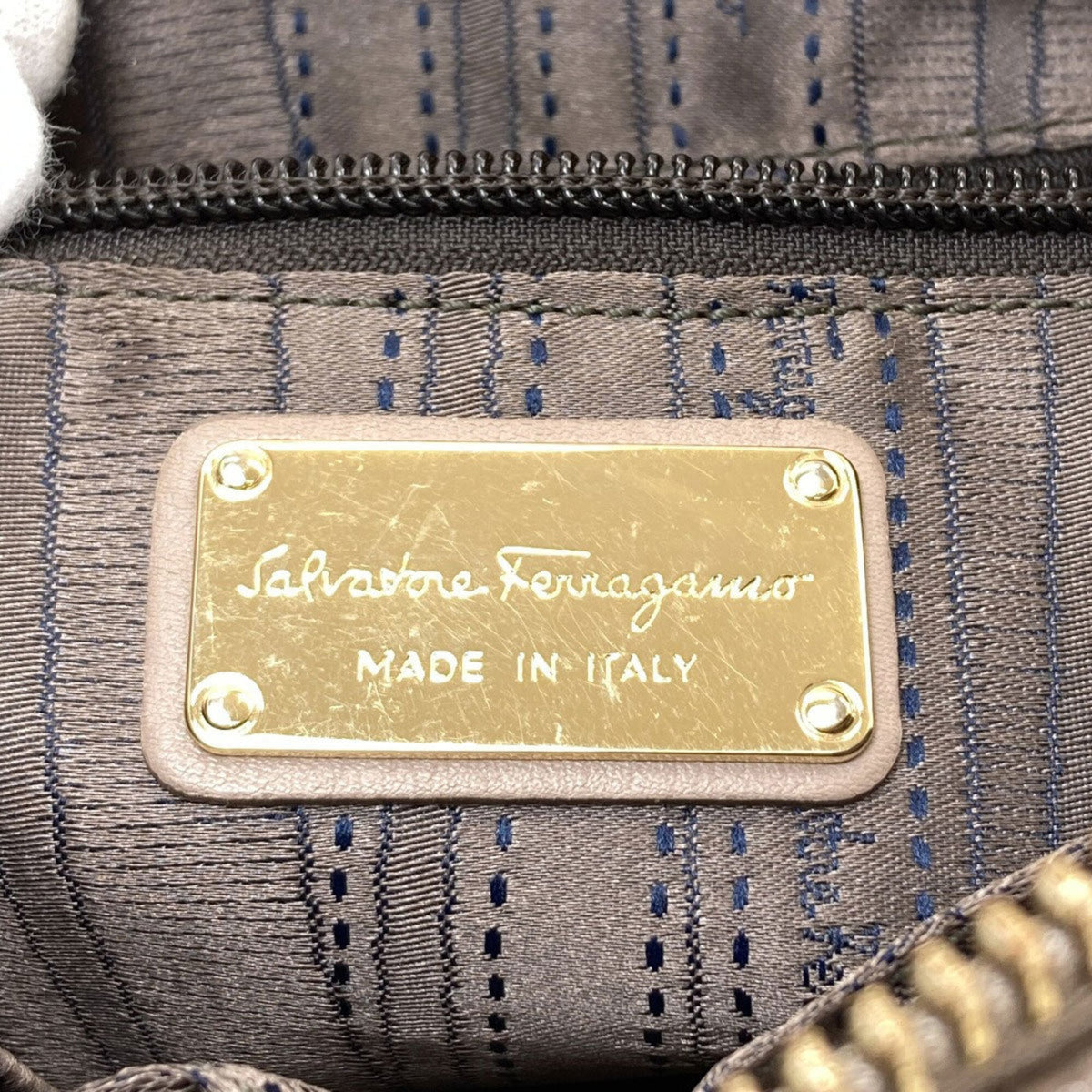 Salvatore Ferragamo Gray Leather Handbag (Pre-Owned)
