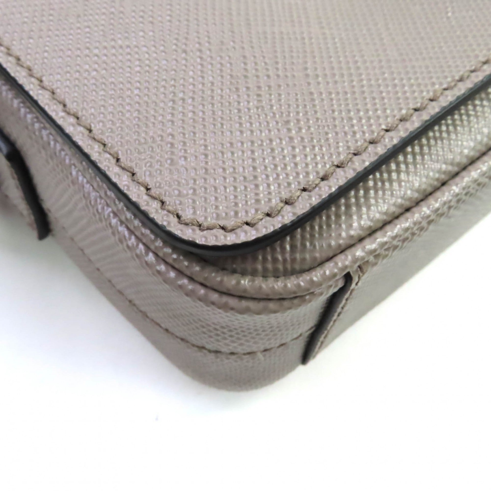 Prada Beige Leather Shoulder Bag (Pre-Owned)