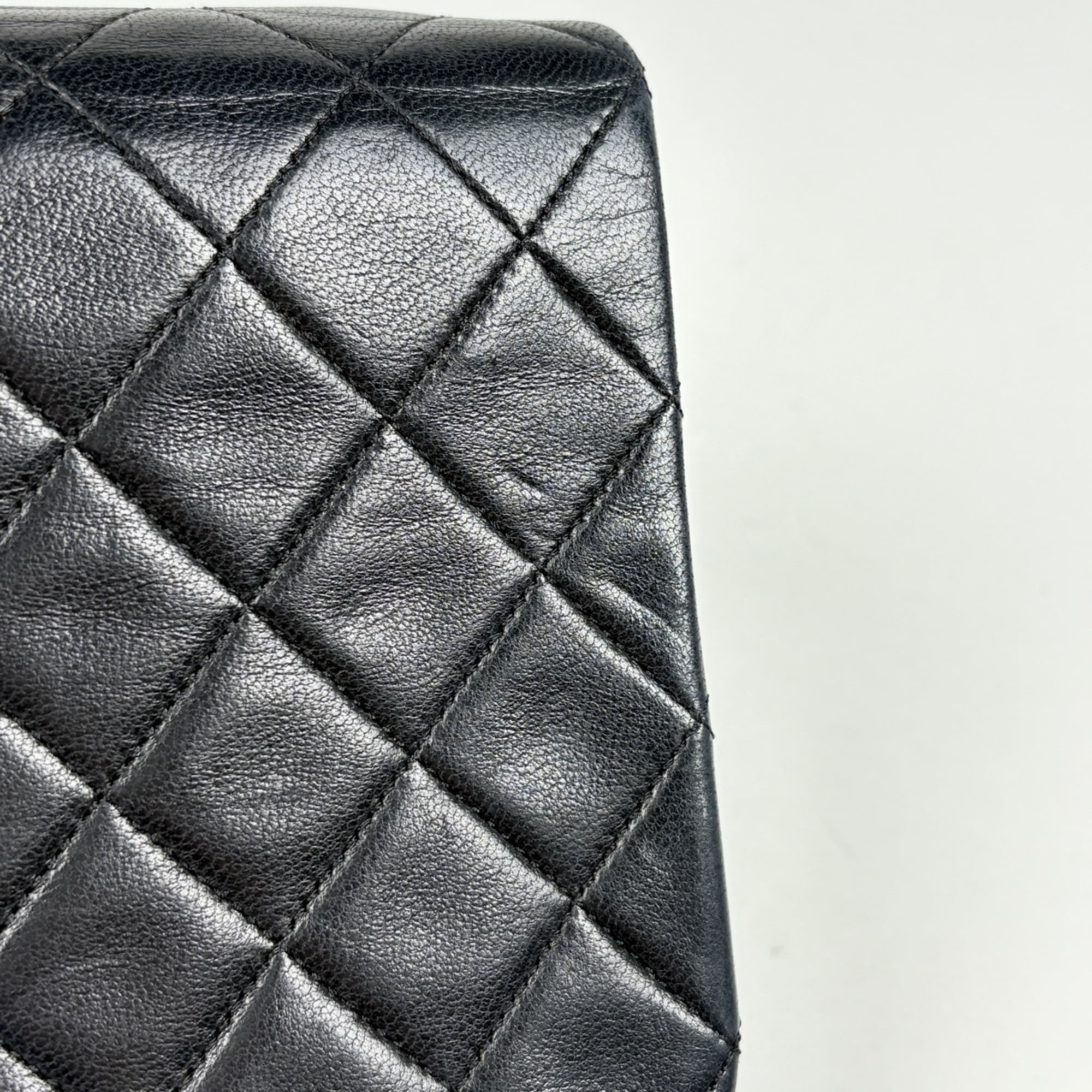 Chanel Matelasse Black Leather Shoulder Bag (Pre-Owned)