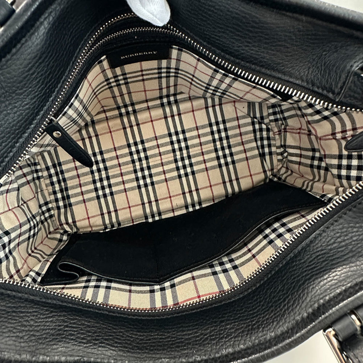 Burberry Black Leather Handbag (Pre-Owned)