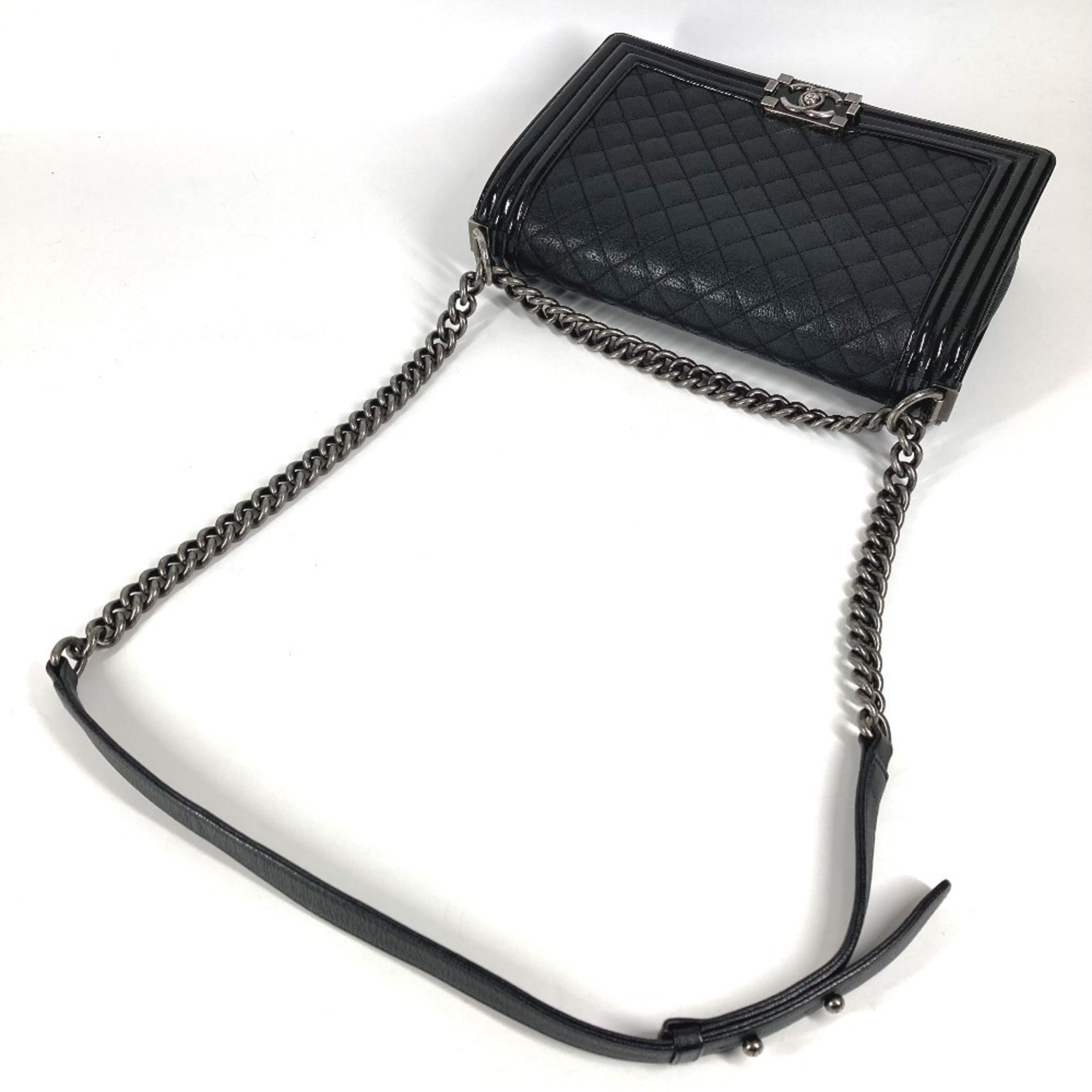 Chanel Matelasse Black Grained Calfskin Shoulder Bag (Pre-Owned)
