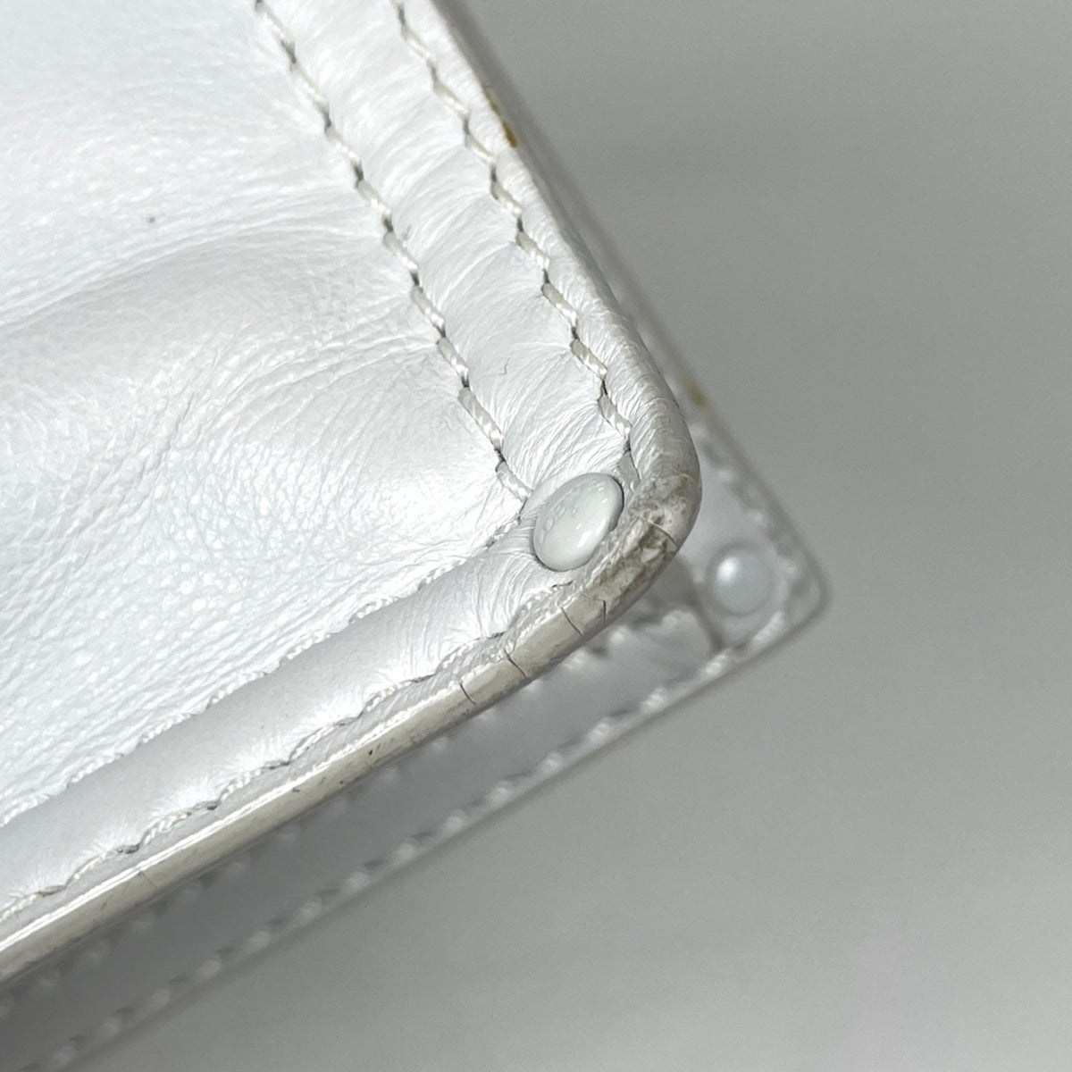 Loewe White Leather Tote Bag (Pre-Owned)