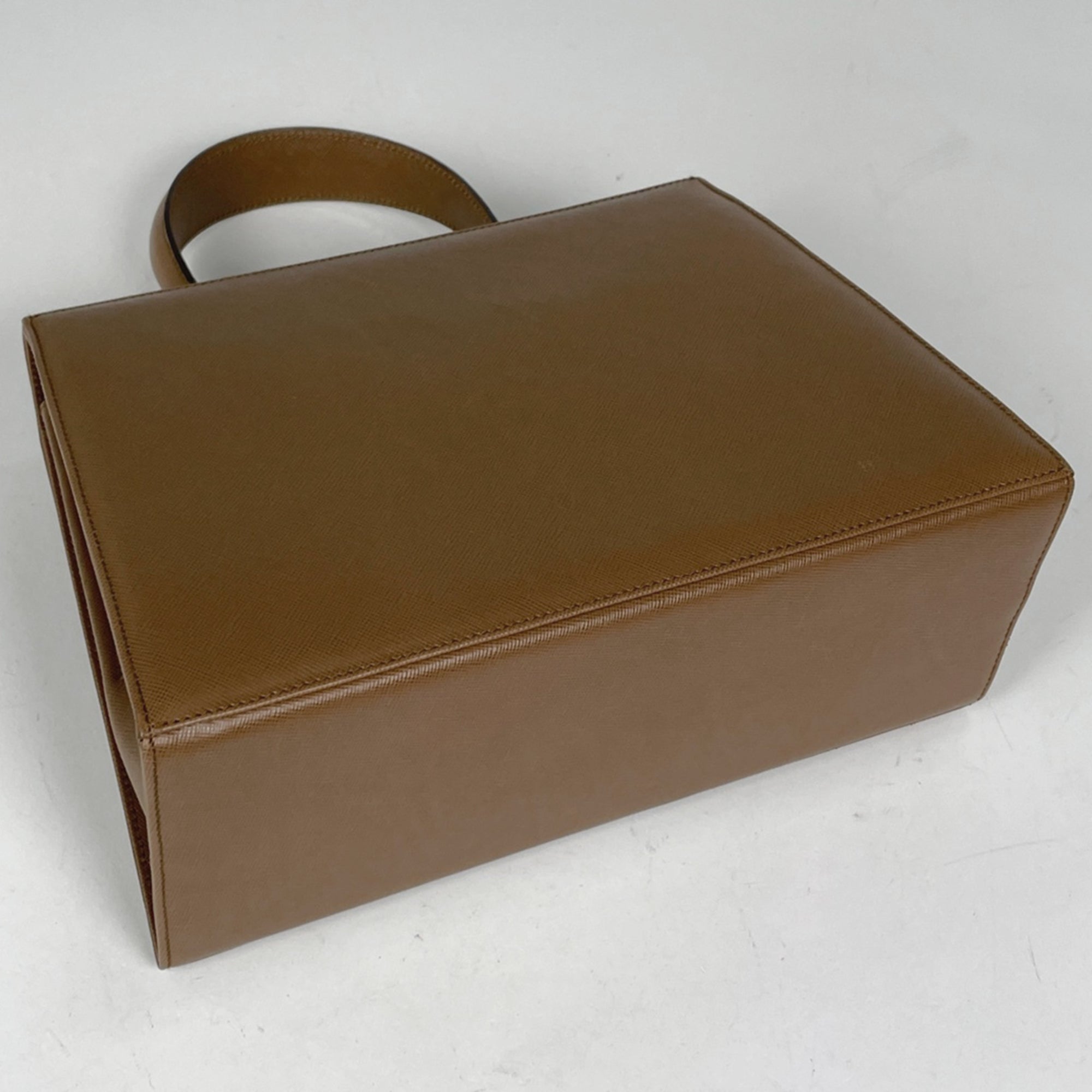 Salvatore Ferragamo Brown Leather Handbag (Pre-Owned)