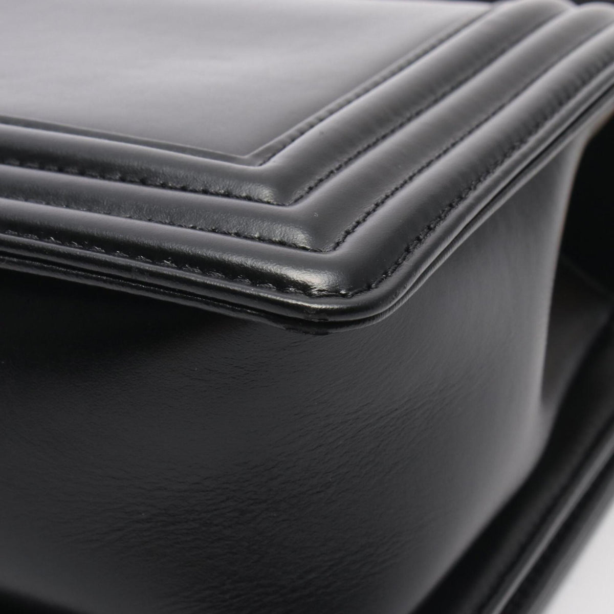 Chanel Black Leather Handbag Shoulder Bag (Pre-Owned)