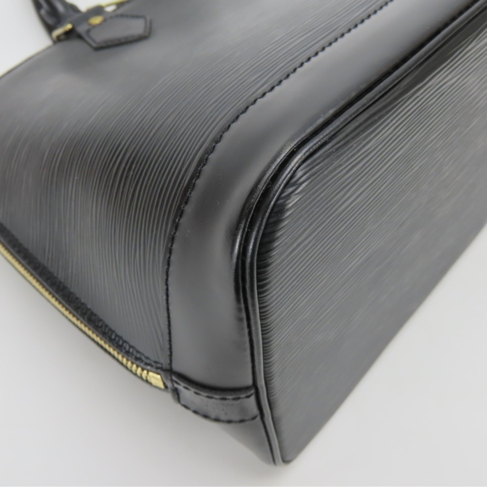 Louis Vuitton Epi Black Noir Epi Leather Handbag (Pre-Owned)