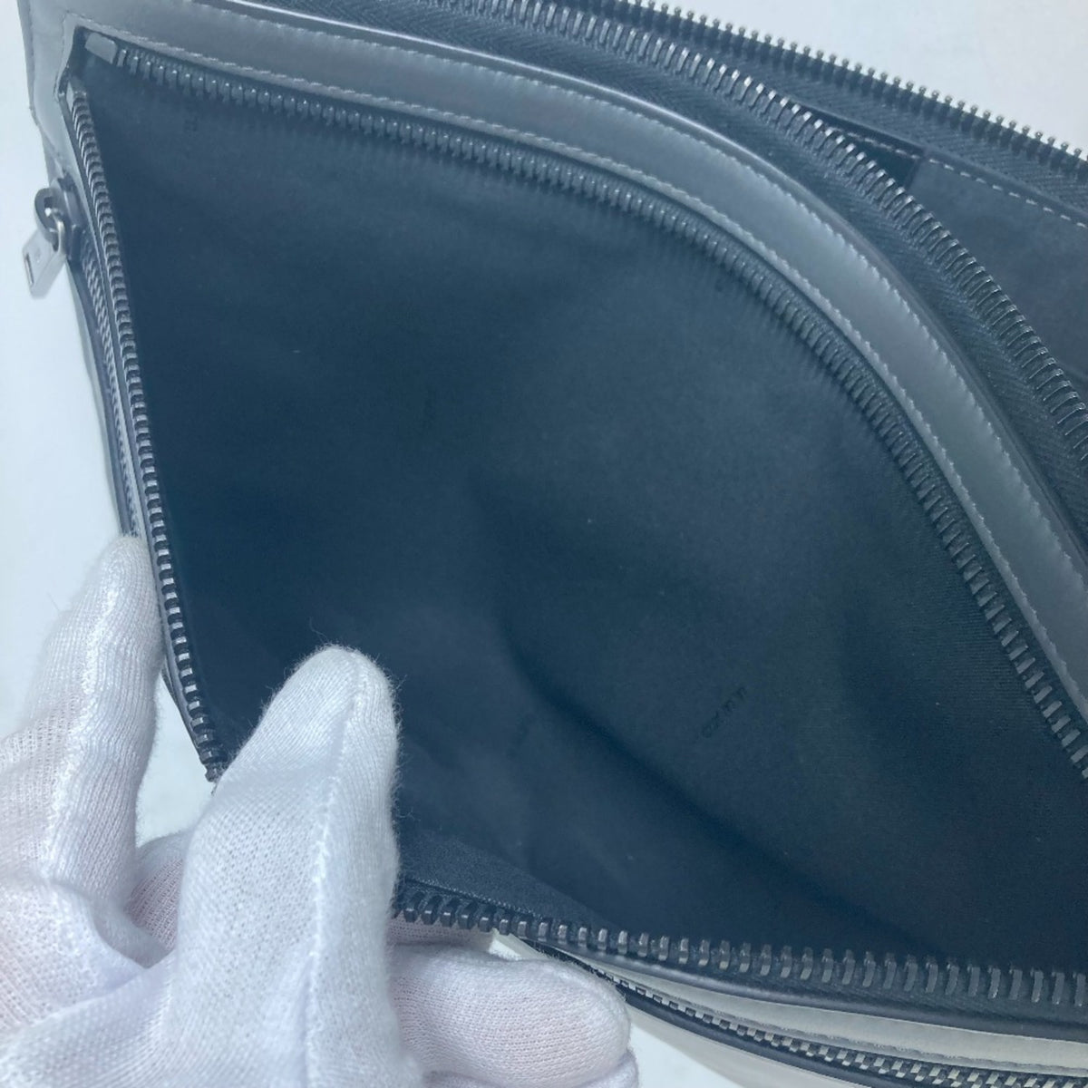 Fendi Gray Leather Clutch Bag (Pre-Owned)