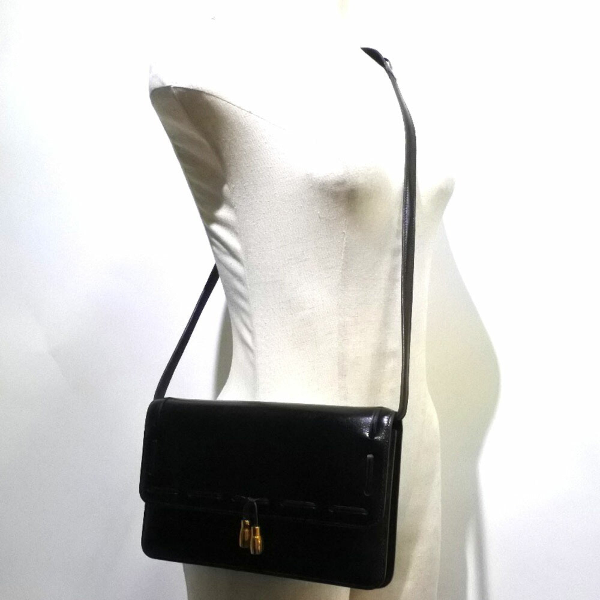 Hermes Black Leather Shoulder Bag (Pre-Owned)
