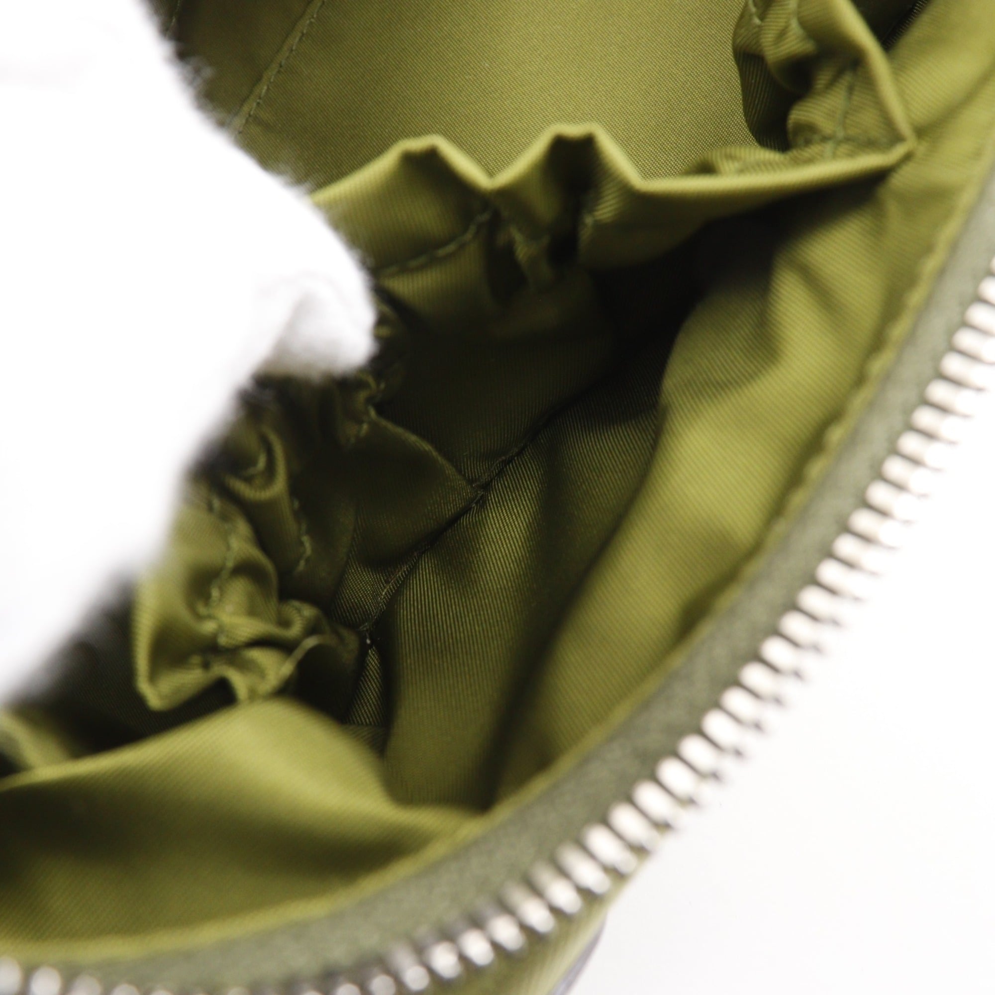 Gucci Green Gg Canvas Handbag Pouch (Pre-Owned)
