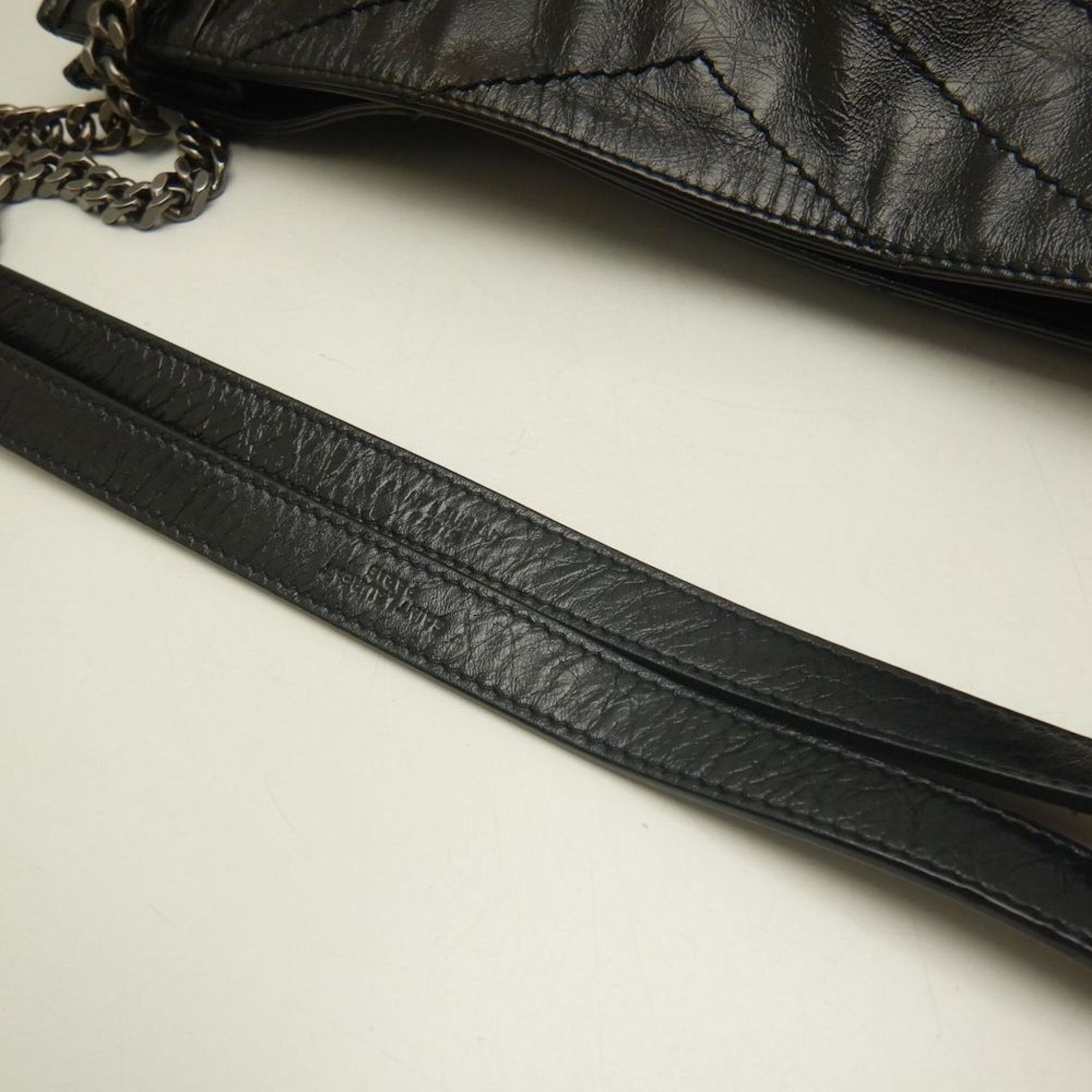 Saint Laurent Black Leather Shoulder Bag (Pre-Owned)