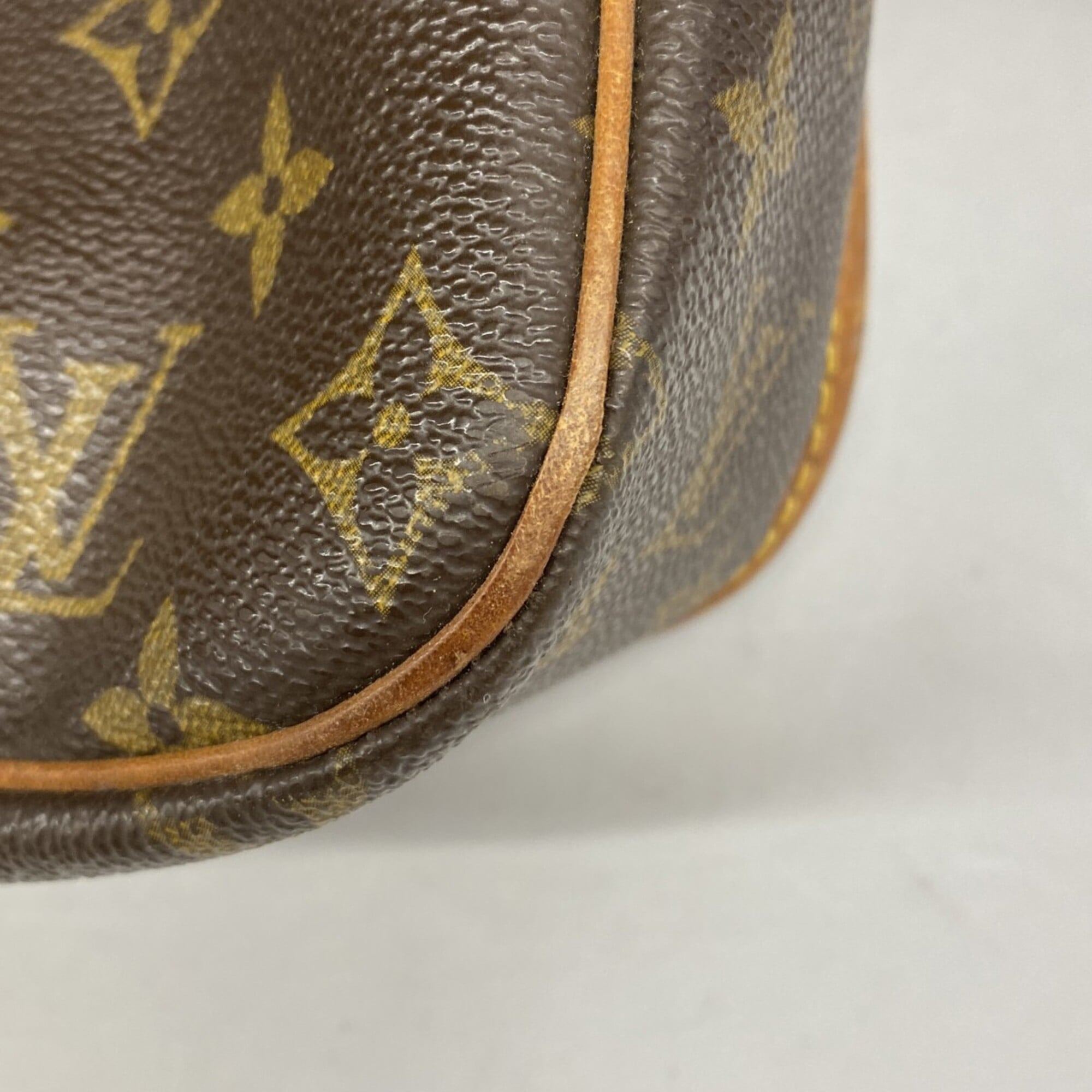Louis Vuitton Brown Shoulder Bag (Pre-Owned)