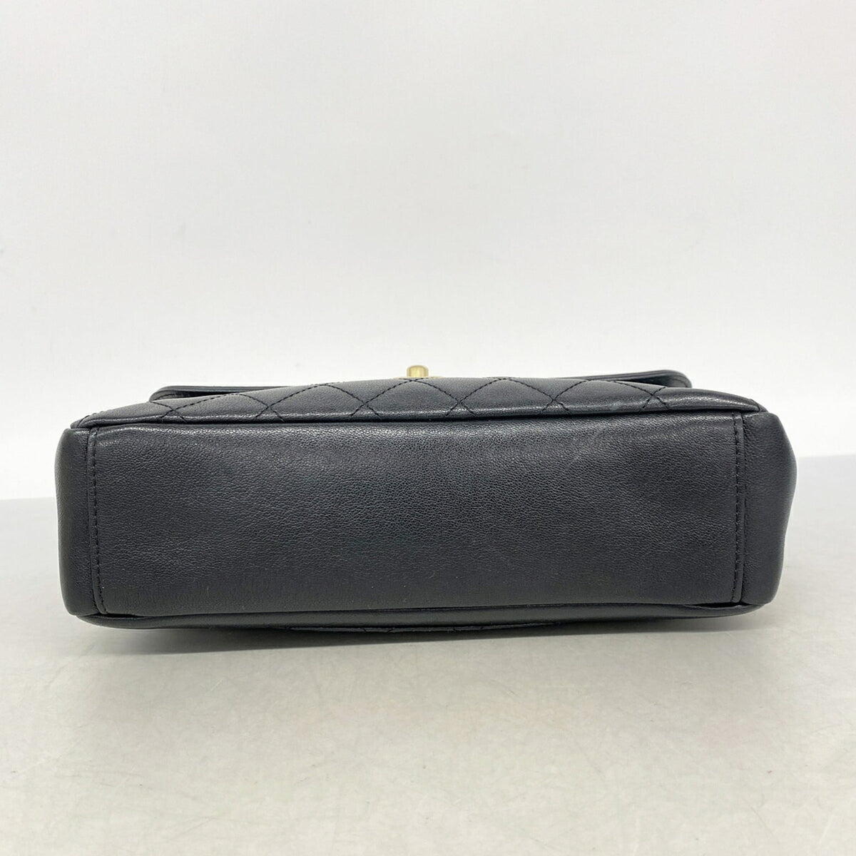 Chanel Black Leather Handbag (Pre-Owned)