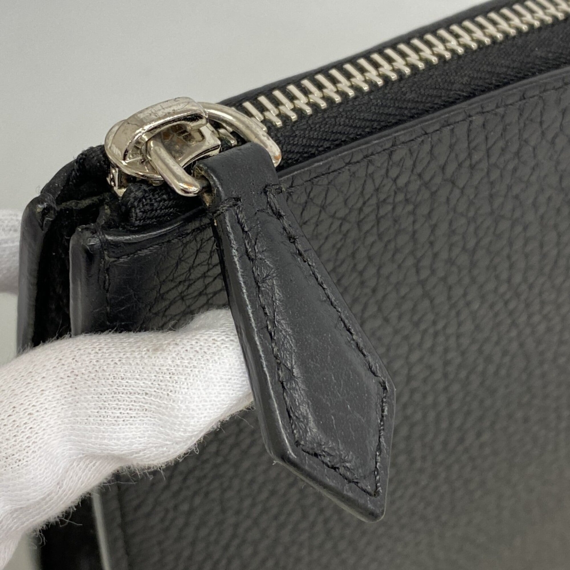 Louis Vuitton Noir Clutch Bag (Pre-Owned)
