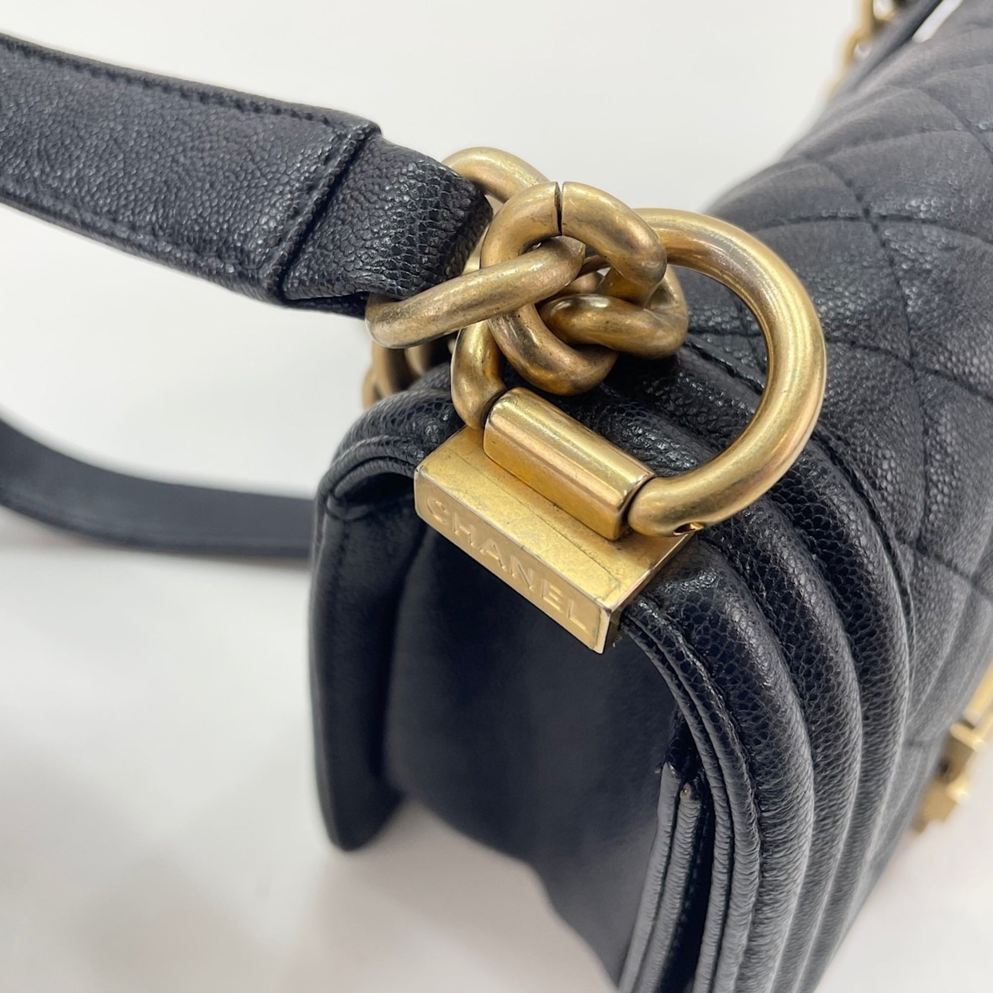 Chanel Black Shoulder Bag (Pre-Owned)