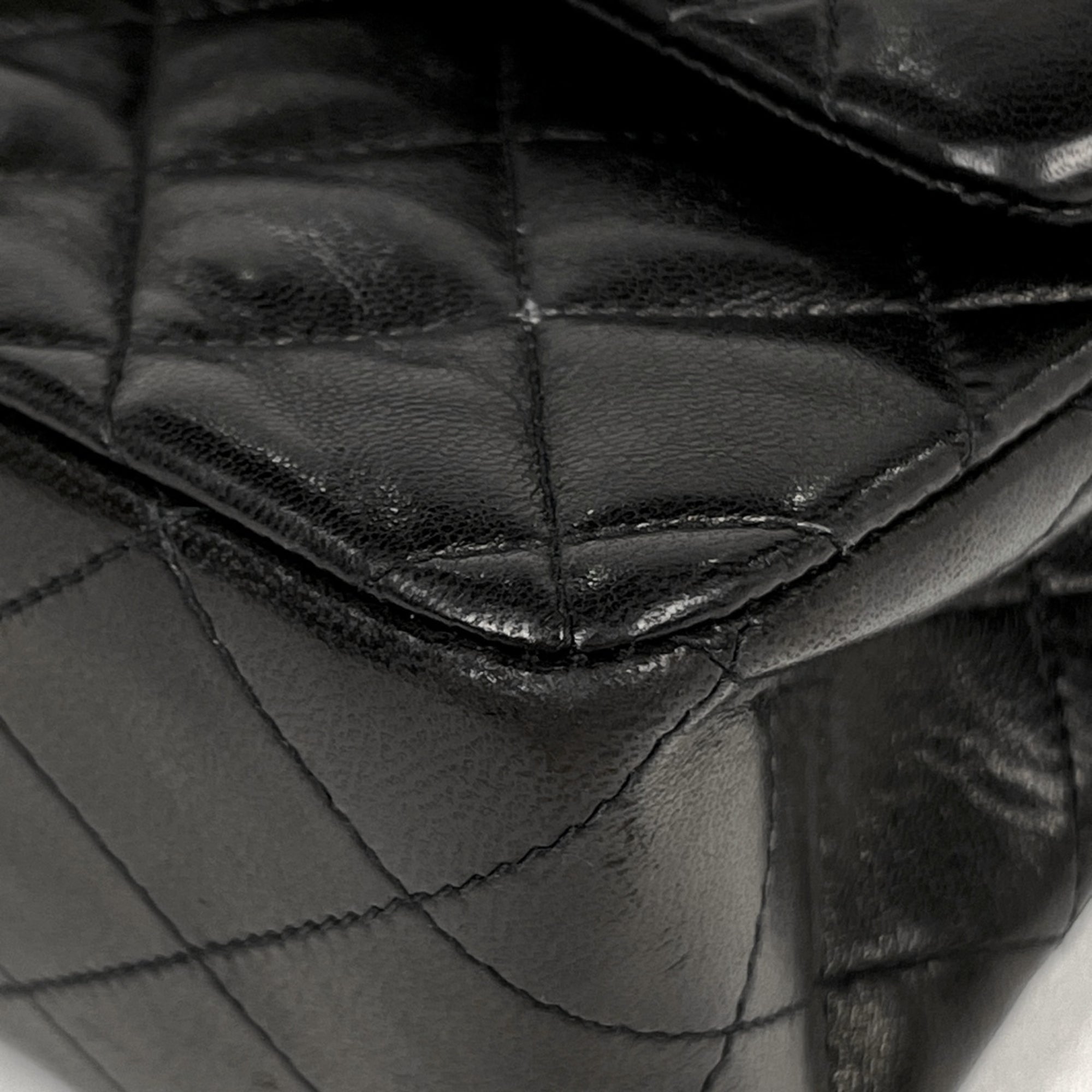Chanel Black Leather Shoulder Bag (Pre-Owned)
