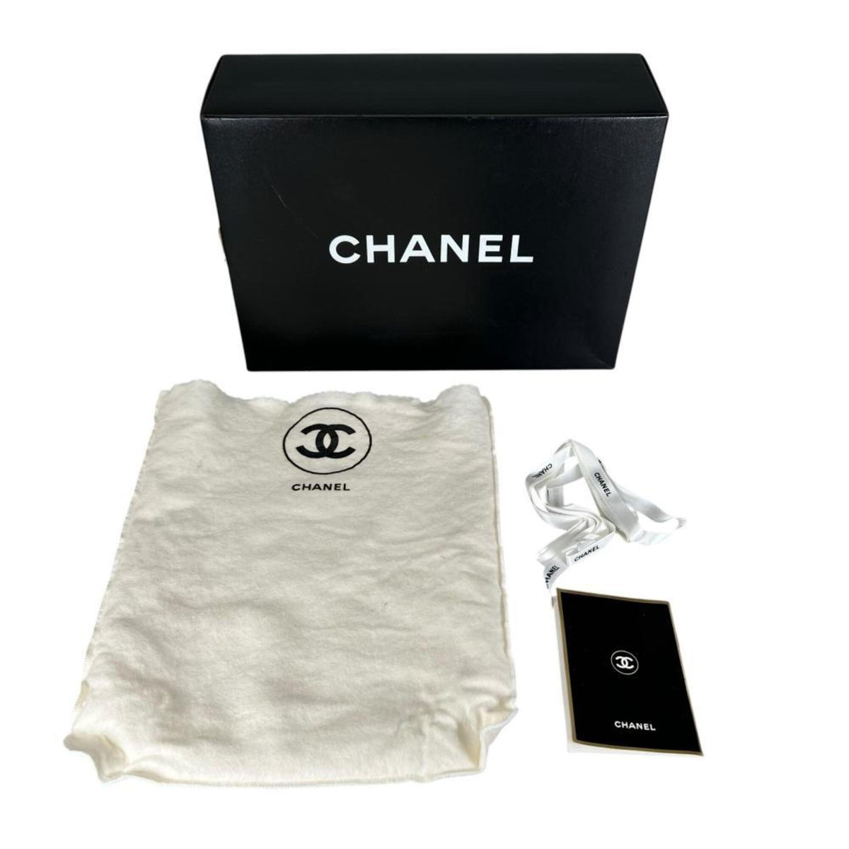 Chanel White Grained Calfskin Shoulder Bag (Pre-Owned)