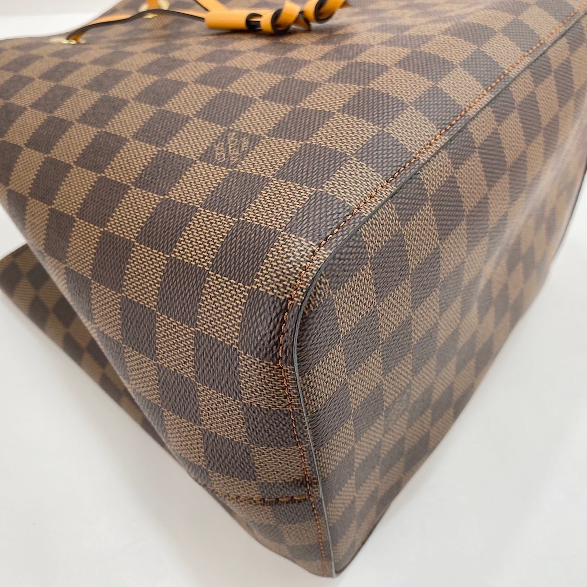 Louis Vuitton Brown Shoulder Bag (Pre-Owned)