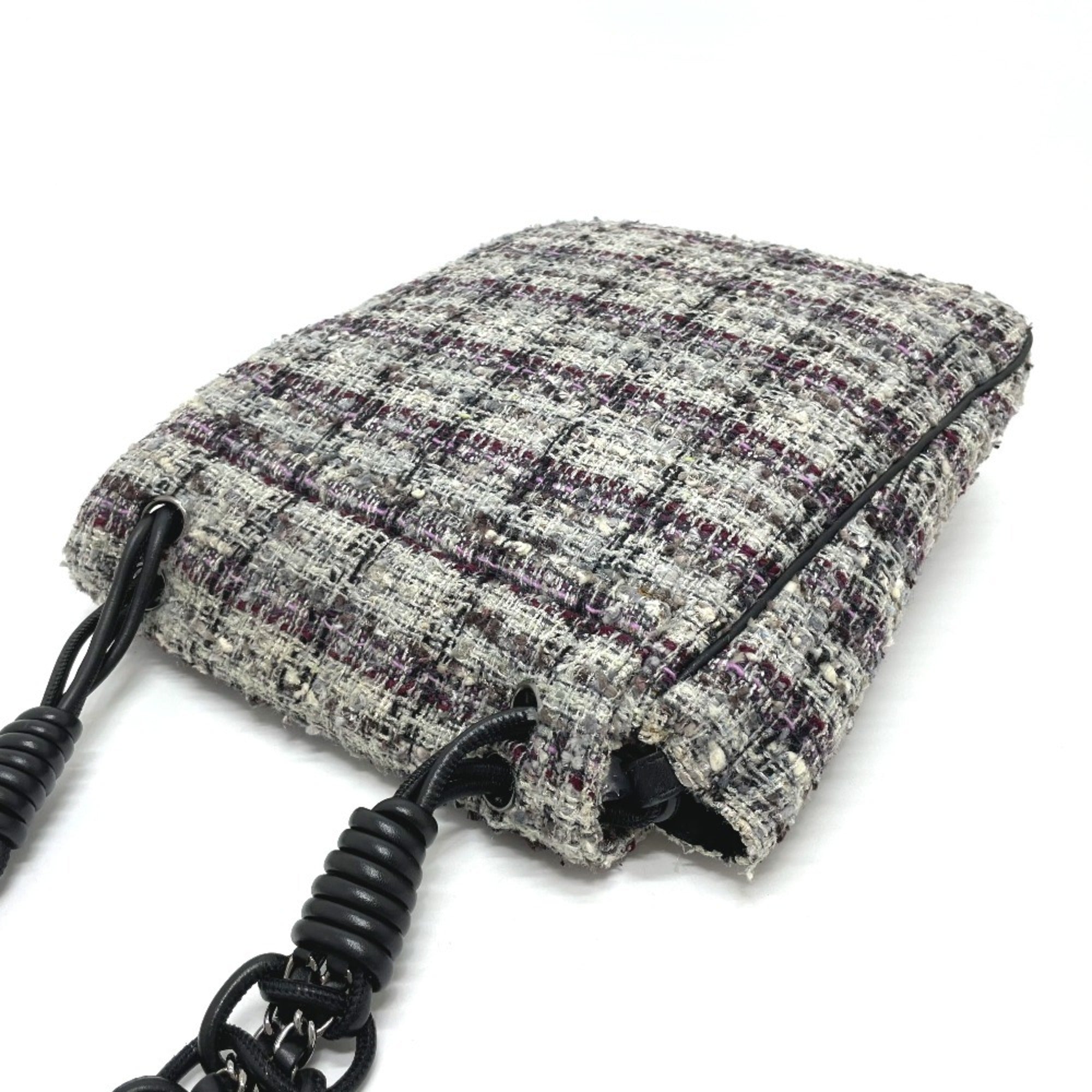 Chanel Gray Tweed Shoulder Bag (Pre-Owned)