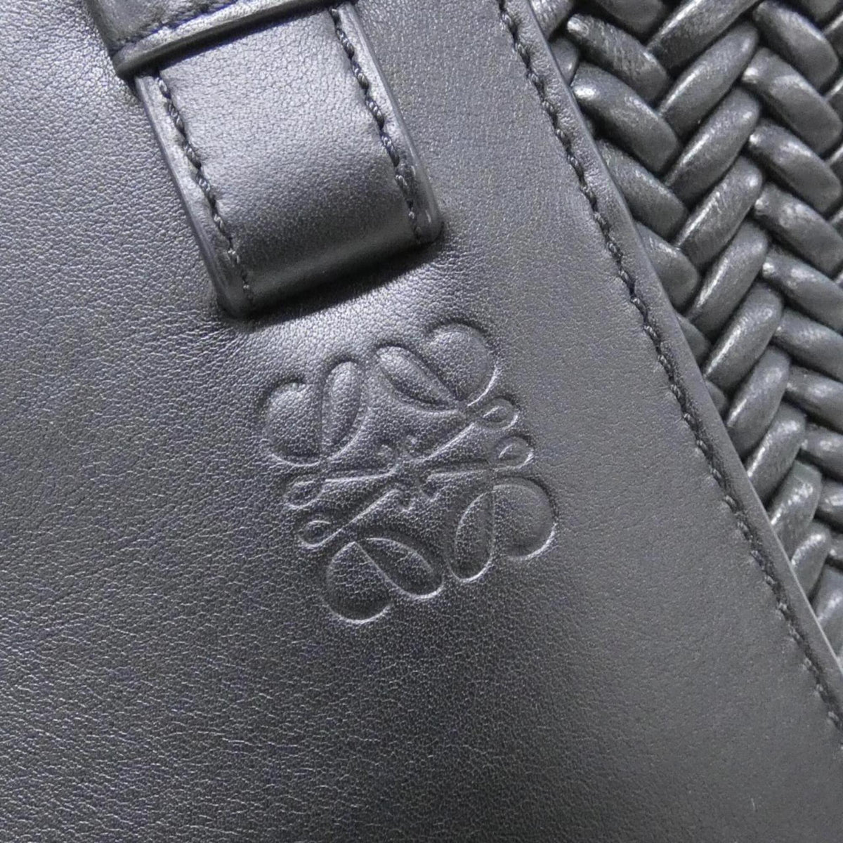 Loewe Black Leather Shoulder Bag (Pre-Owned)