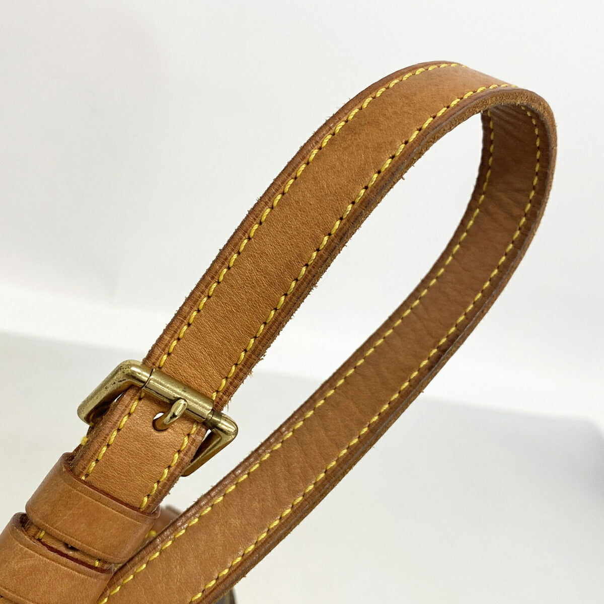 Louis Vuitton Brown Shoulder Bag (Pre-Owned)