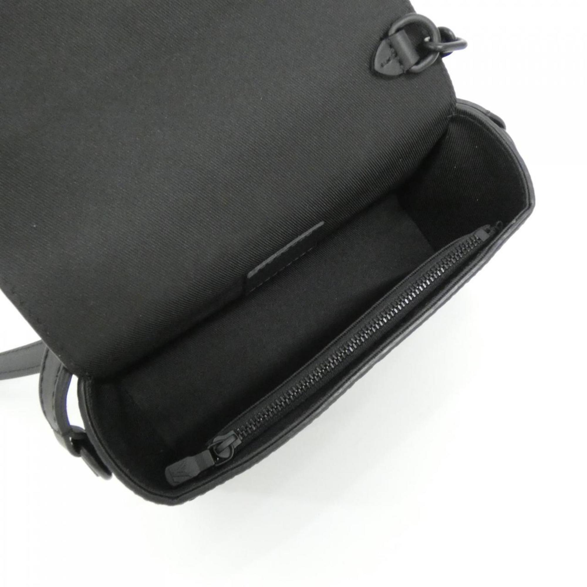 Louis Vuitton Black Leather Shoulder Bag (Pre-Owned)