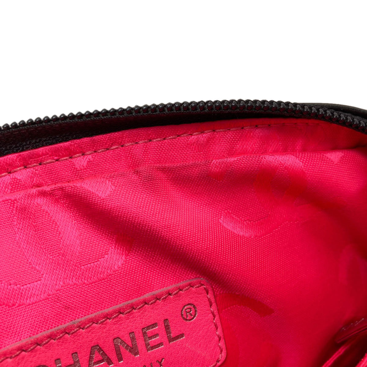 Chanel Black Leather Shoulder Bag (Pre-Owned)