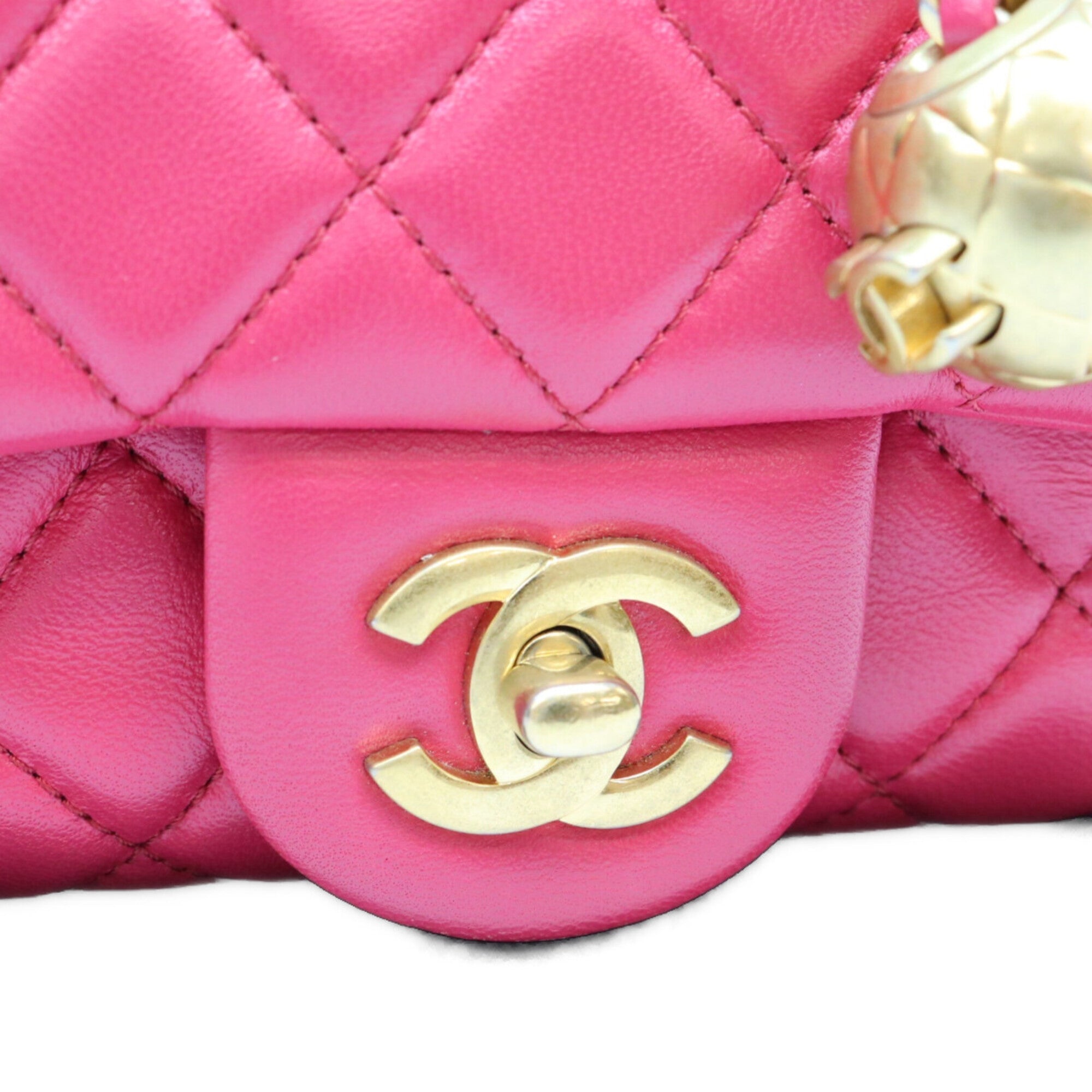 Chanel Pink Leather Shoulder Bag (Pre-Owned)