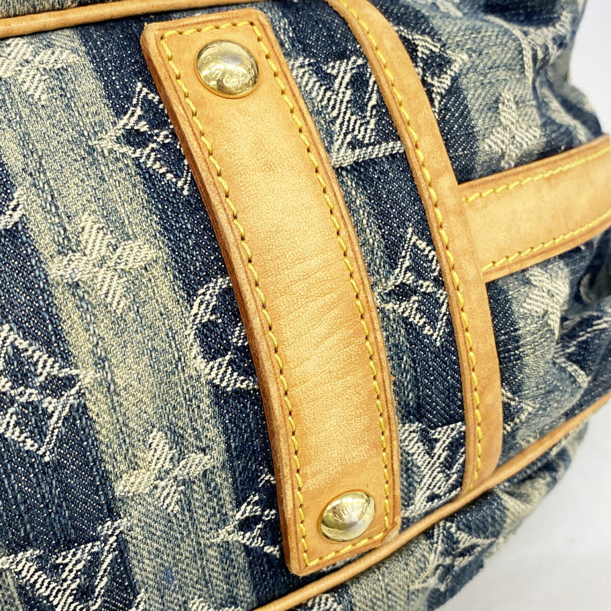 Louis Vuitton Blue Shoulder Bag (Pre-Owned)