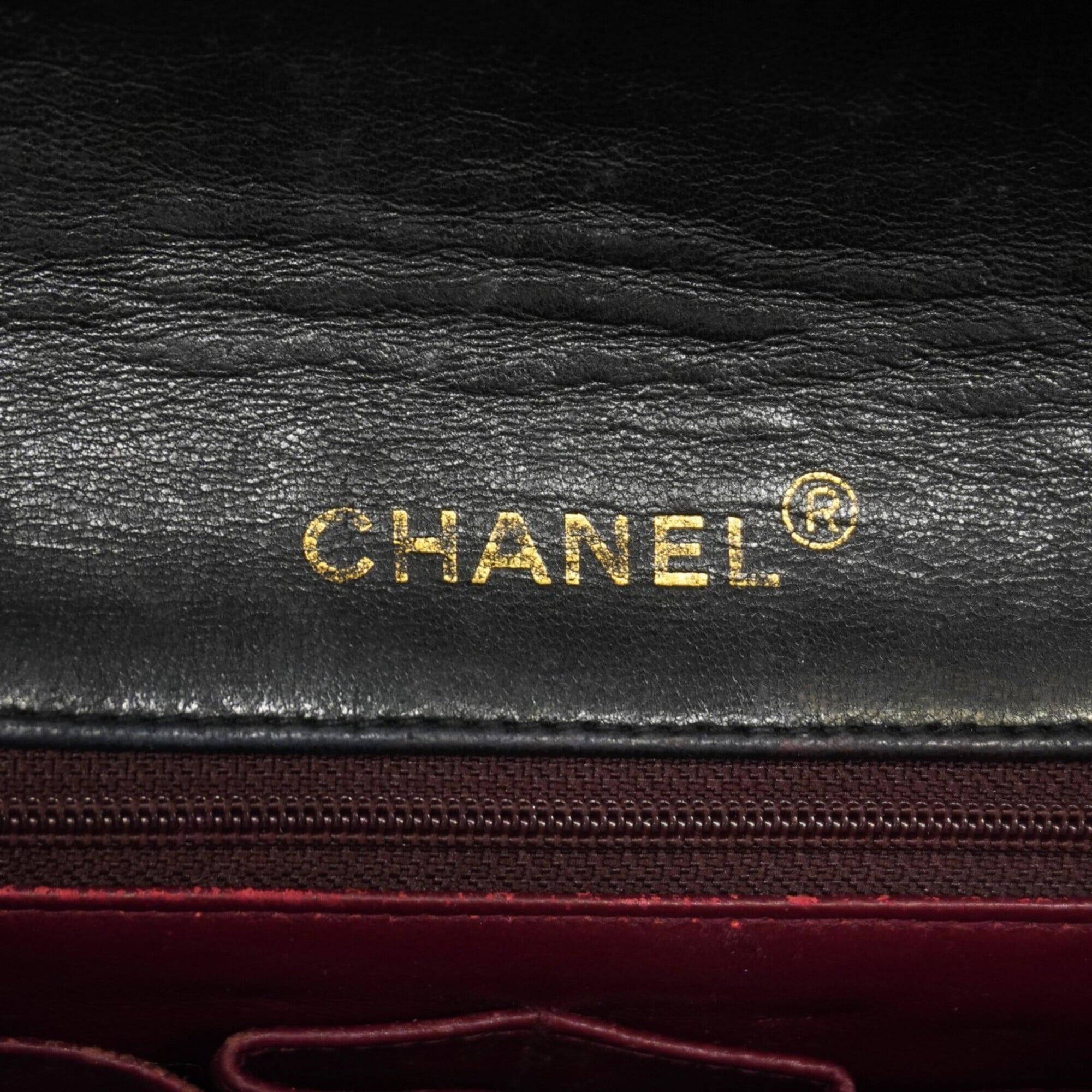 Chanel Black Leather Shoulder Bag (Pre-Owned)
