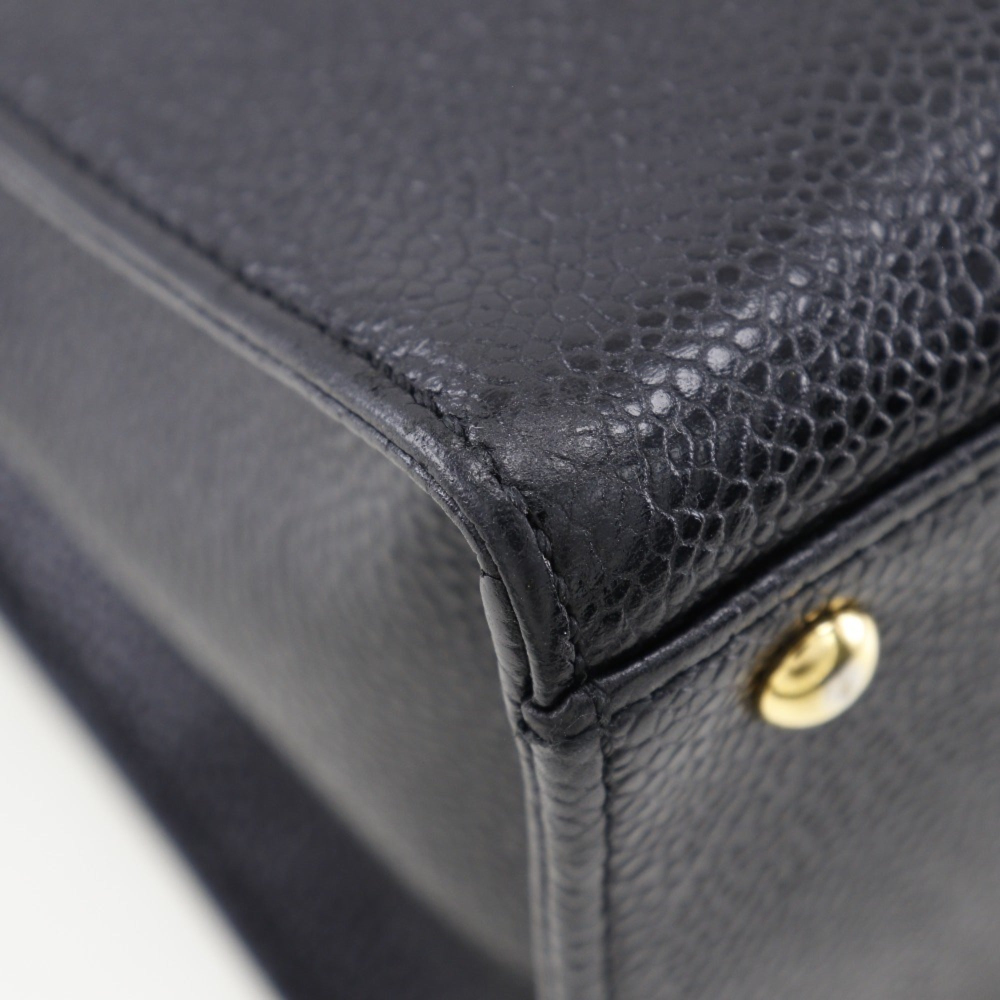 Chanel Black Caviar Leather Handbag (Pre-Owned)