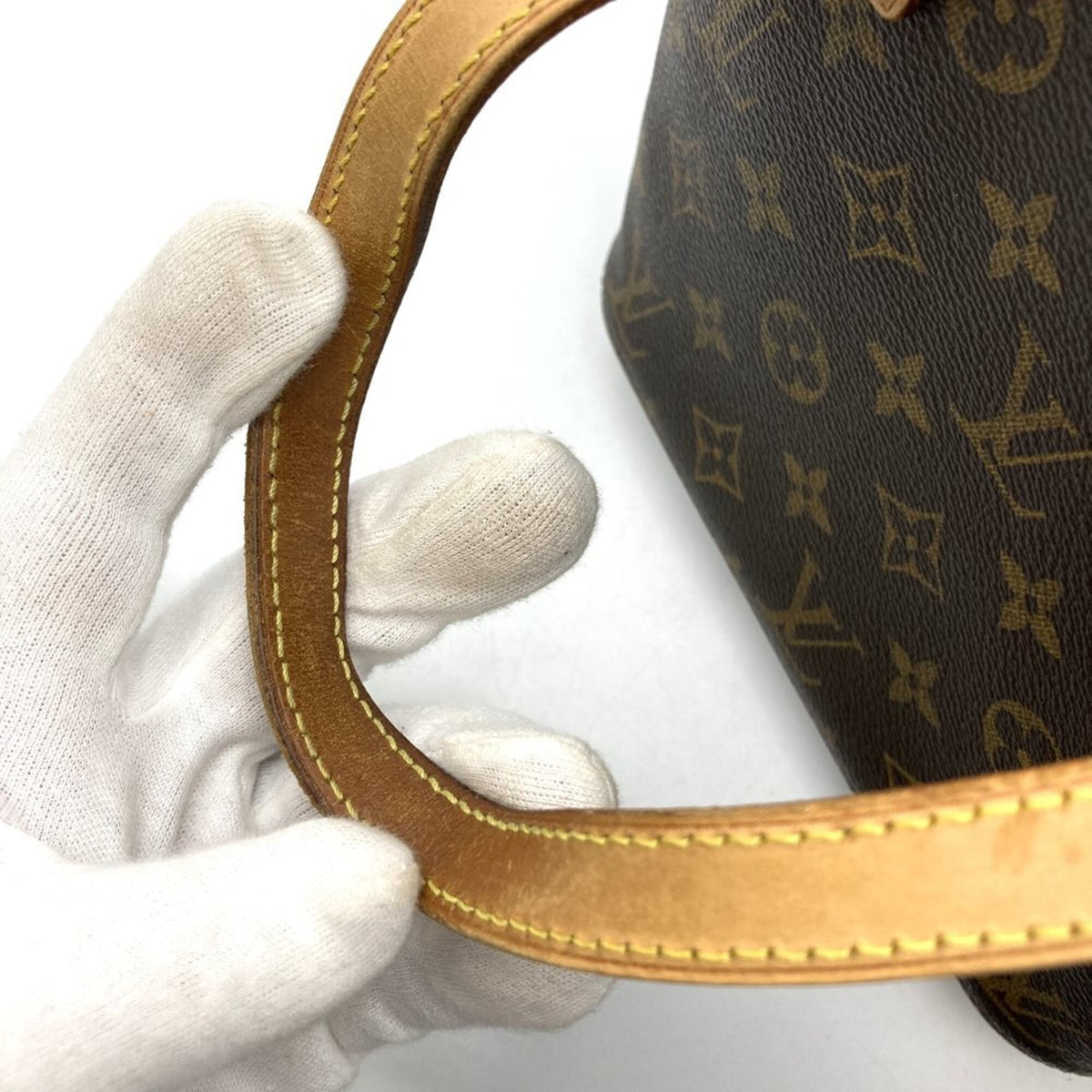 Louis Vuitton Brown Monogram Canvas Handbag (Pre-Owned)