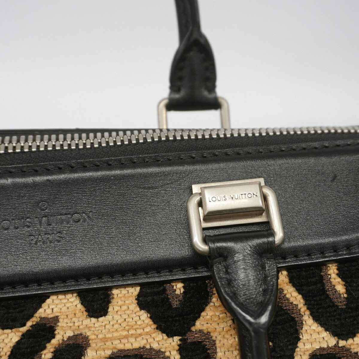 Louis Vuitton Beige Black Handbag (Pre-Owned)