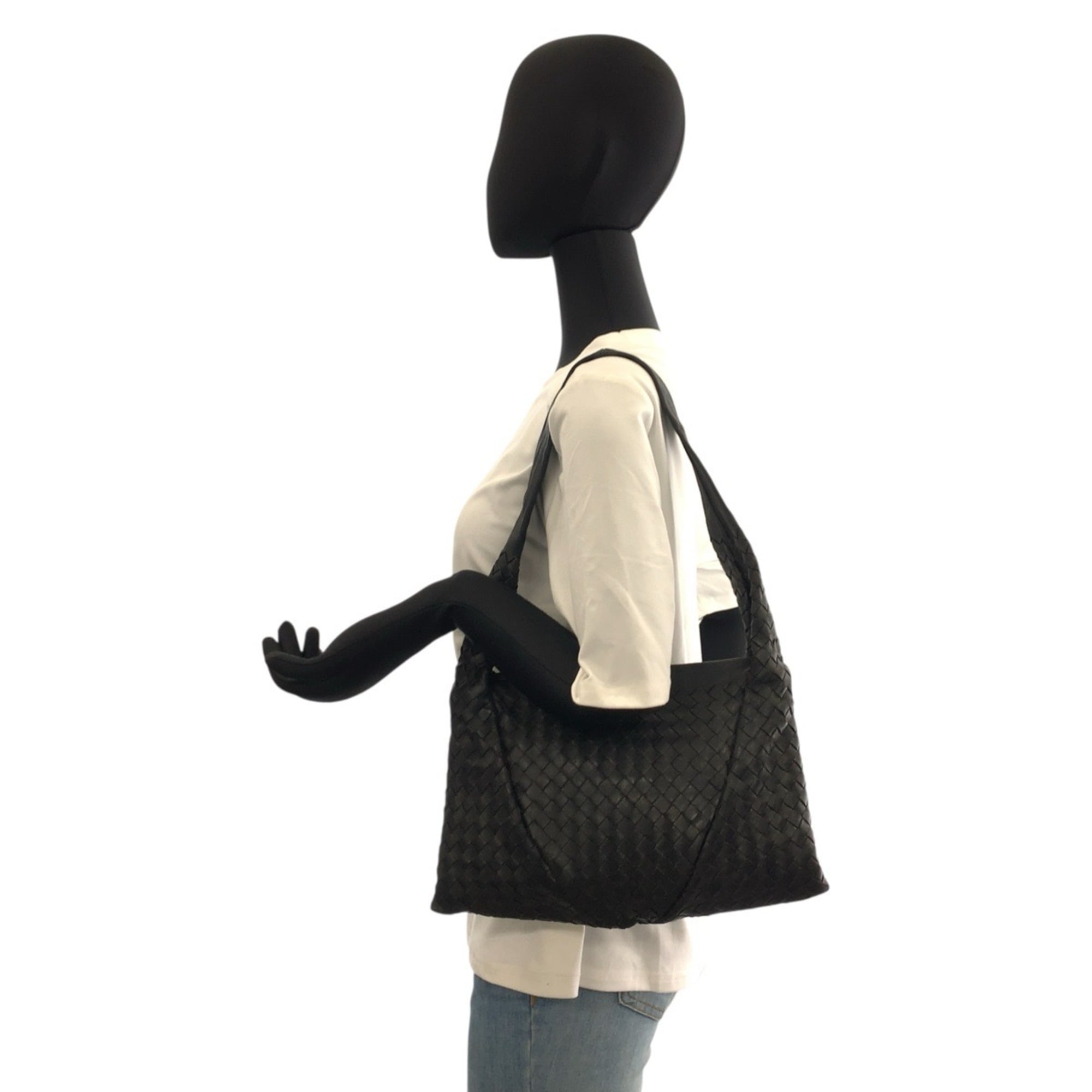 Bottega Veneta Black Leather Shoulder Bag (Pre-Owned)